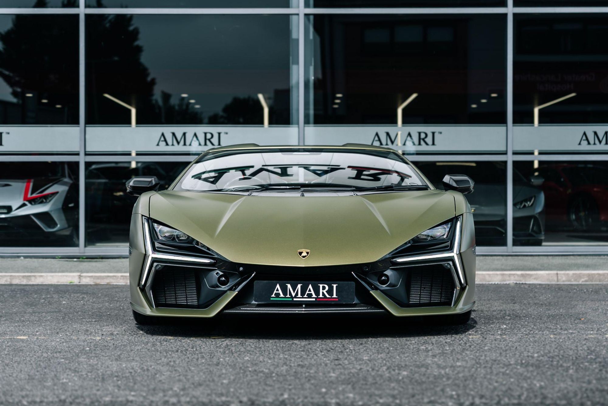 LAMBORGHINI REVUELTO COUPE 6.5 V12 1015 PHEV 2dr DCT for sale UK - Slide 5