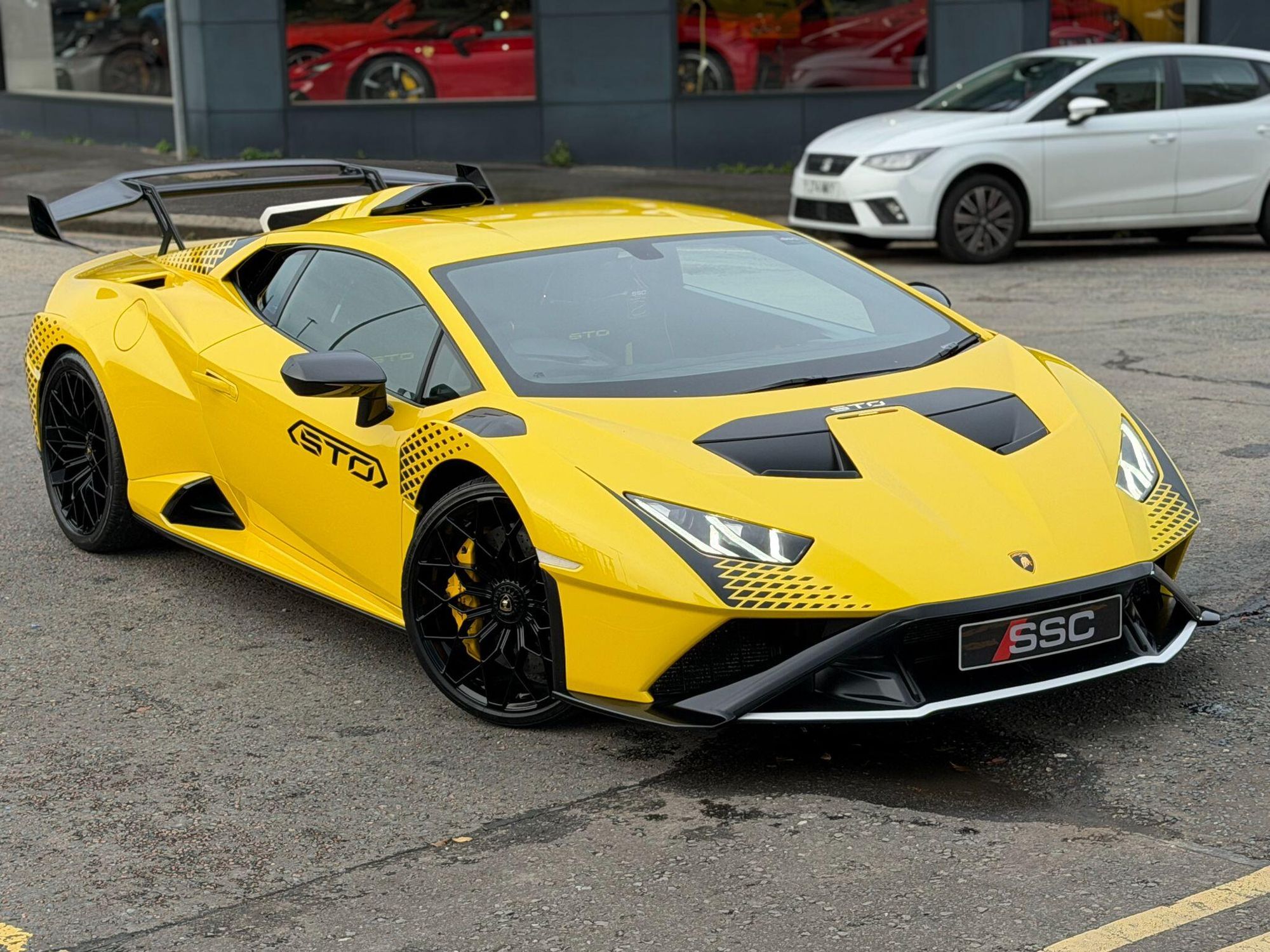 LAMBORGHINI HURACAN EVO COUPE 5.2 V10 640 STO 2dr Auto for sale UK - Slide 4