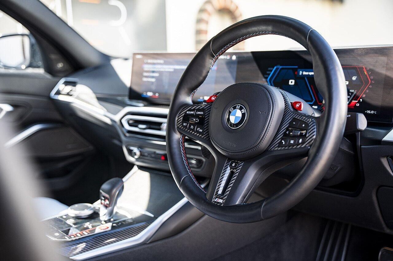 BMW M3 Saloon 3.0 530 Competition M xDrive Steptronic 4 Door Auto for sale UK - Slide 8