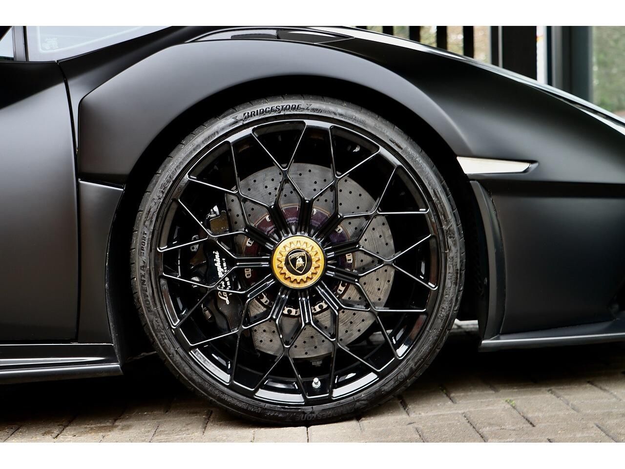 LAMBORGHINI HURACAN EVO COUPE 5.2 V10 640 STO 2dr Auto for sale UK - Slide 8