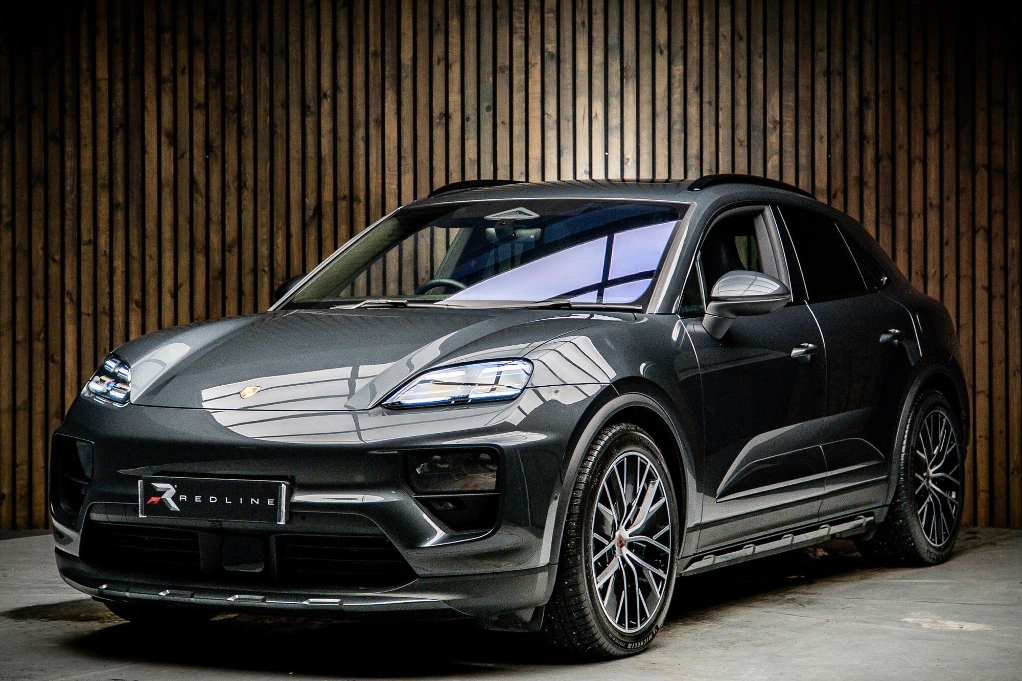 PORSCHE MACAN ELECTRIC ESTATE 380kW 4S 100kWh 5dr Auto for sale UK - Slide 8