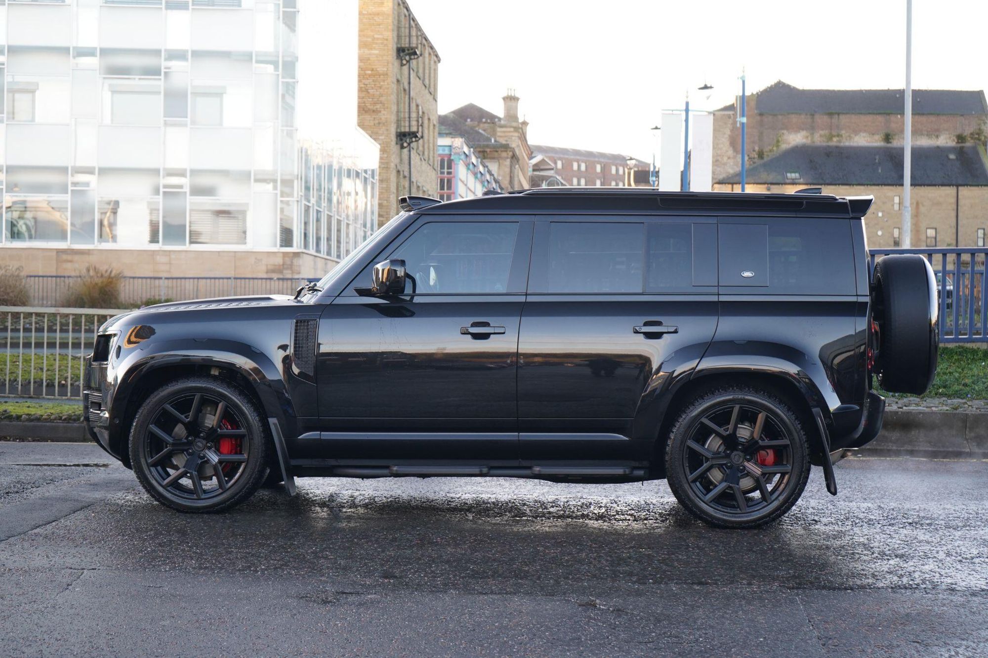 LAND ROVER DEFENDER ESTATE SPECIAL EDITIONS 3.0 P400 XS Edition 110 5dr Auto for sale UK - Slide 9