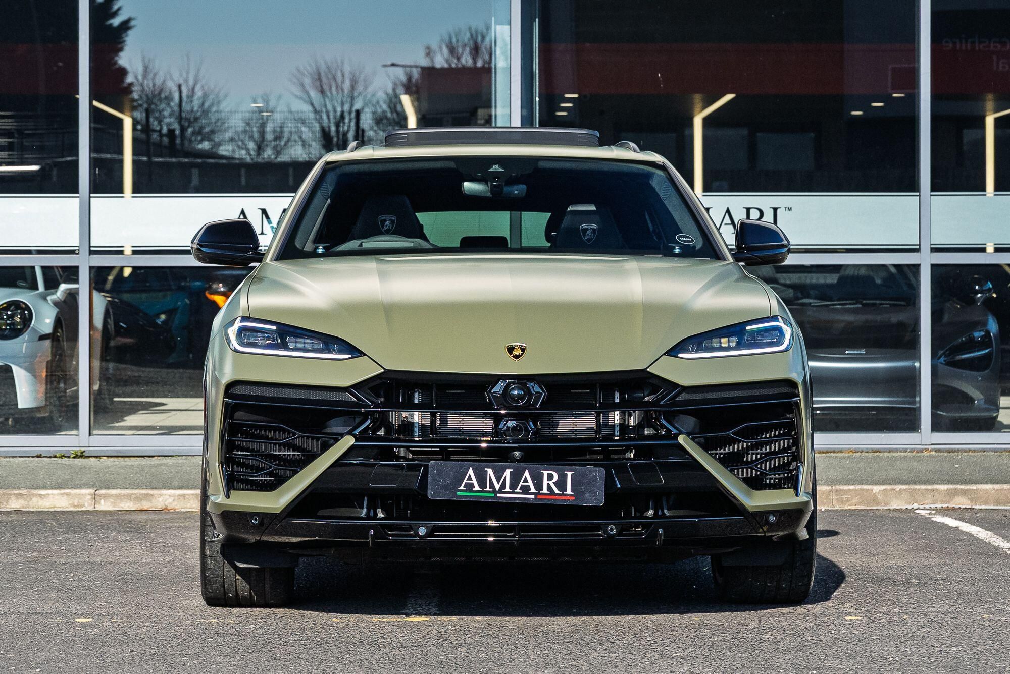 LAMBORGHINI URUS ESTATE 4.0T 25.9kWh Plug-in Hybrid FSI V8 5dr Auto for sale UK - Slide 2