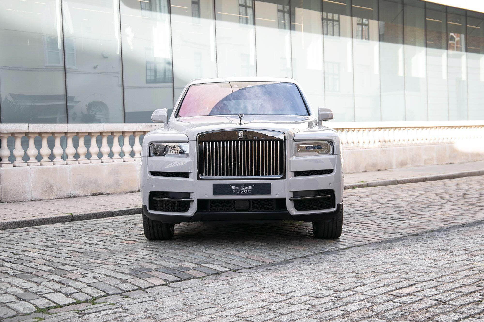 ROLLS-ROYCE CULLINAN ESTATE Black Badge 5dr Auto for sale UK - Slide 4