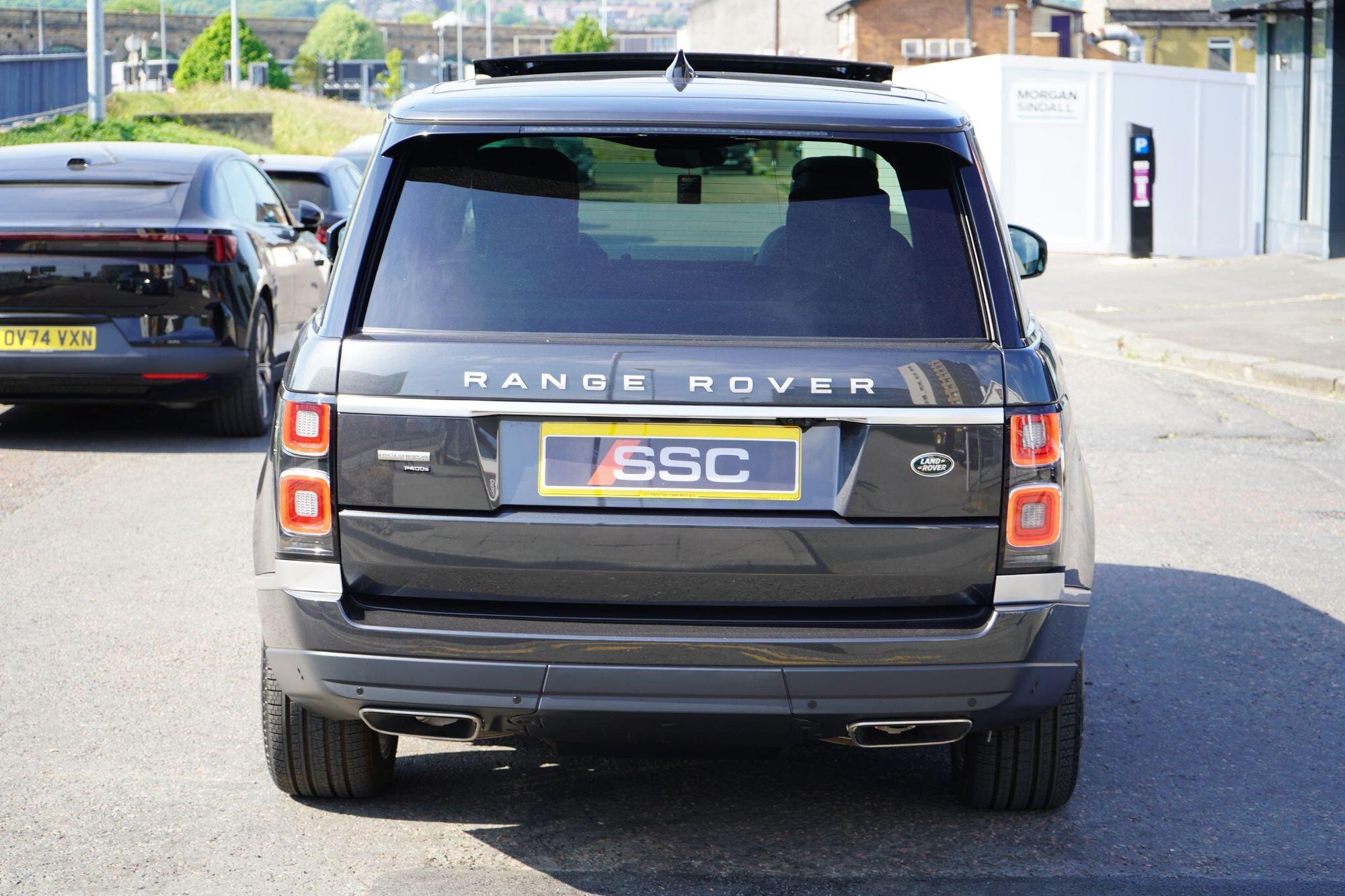 LAND ROVER RANGE ROVER ESTATE 2.0 P400e Autobiography 4dr Auto for sale UK - Slide 10