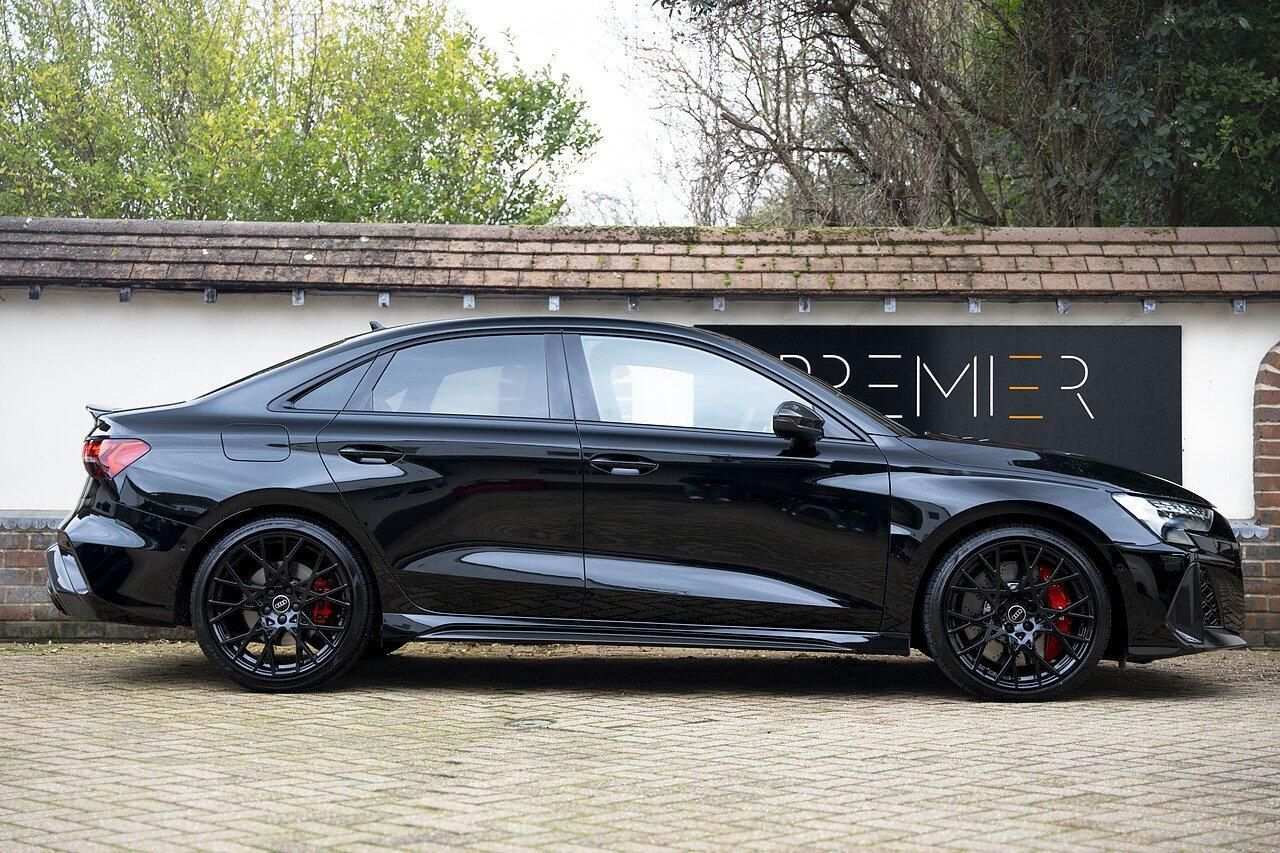 AUDI RS3 RS 3 SALOON RS 3 TFSI Quattro Carbon Vorsprung 4dr S Tronic for sale UK - Slide 3