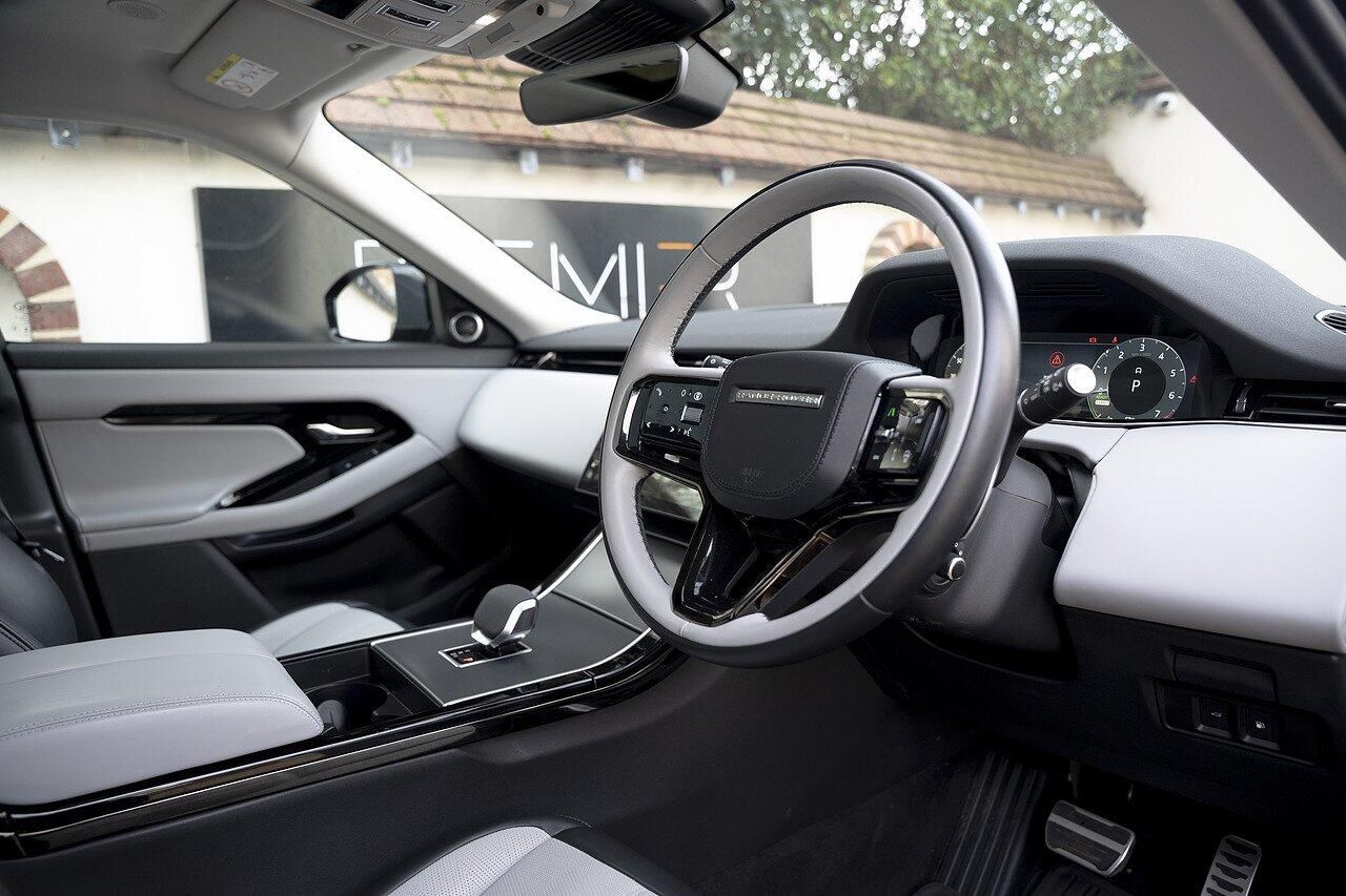 LAND ROVER RANGE ROVER EVOQUE HATCHBACK 1.5 P300e Dynamic HSE 5dr Auto for sale UK - Slide 8