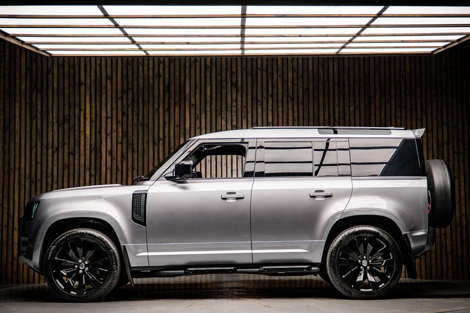 LAND ROVER DEFENDER 110 DIESEL 3.0 D250 Hard Top SE Auto for sale UK - Slide 7