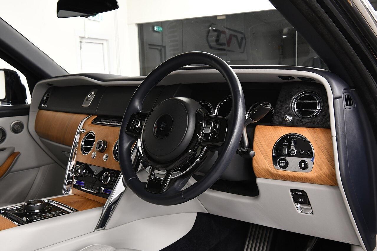 ROLLS-ROYCE CULLINAN ESTATE 5dr Auto for sale UK - Slide 5