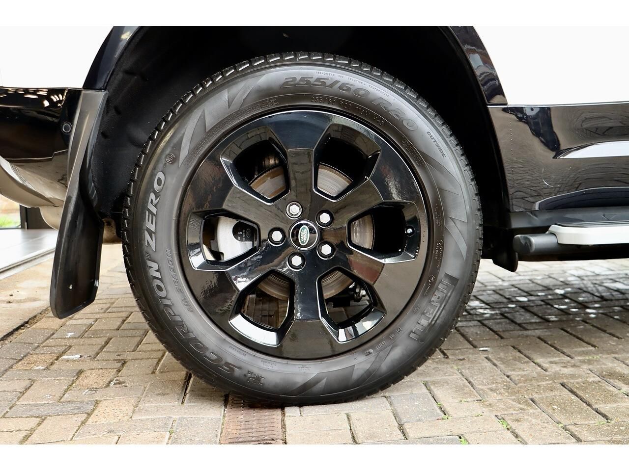 LAND ROVER DEFENDER DIESEL ESTATE 3.0 D250 X-Dynamic SE 110 5dr Auto for sale UK - Slide 7