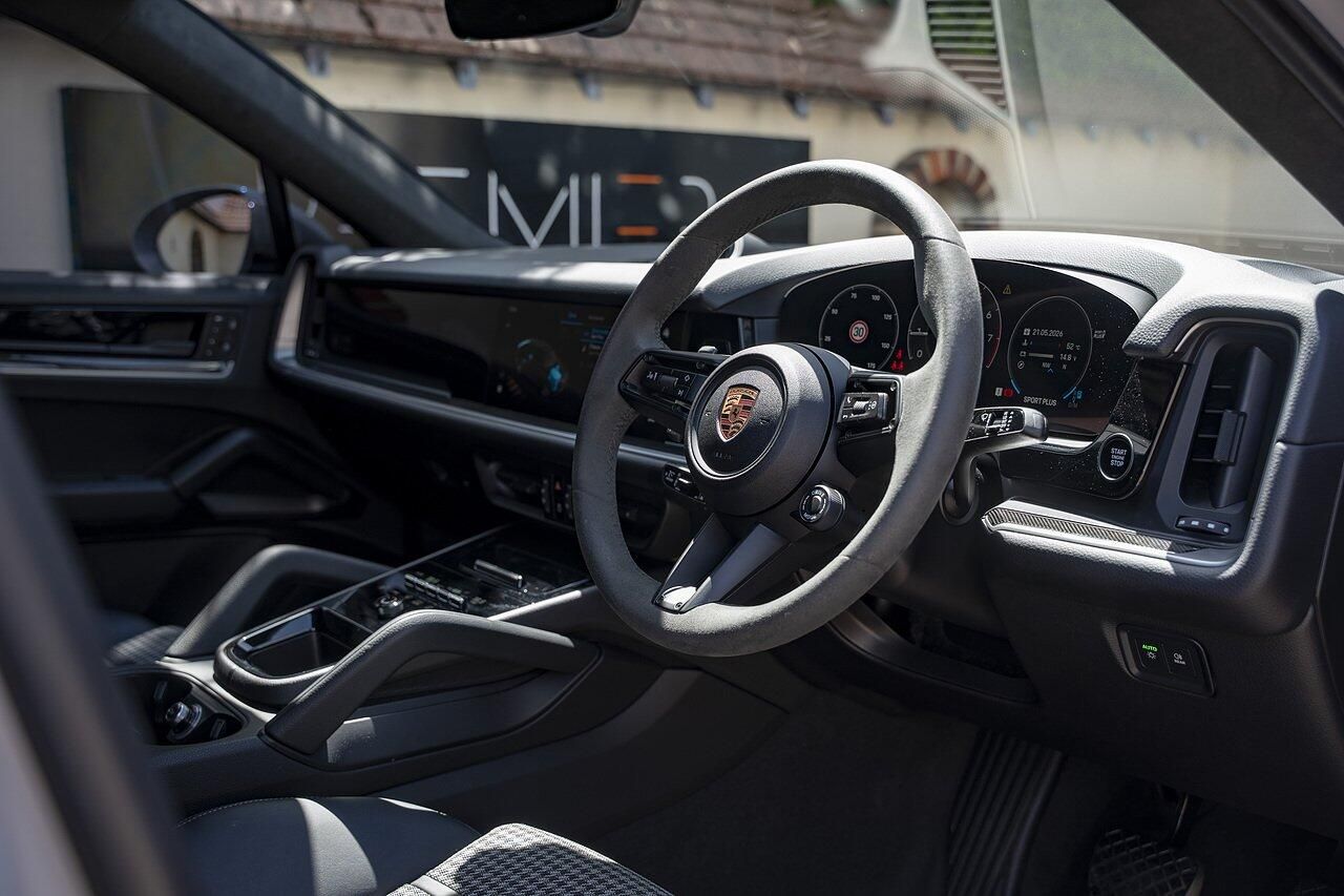 Porsche Cayenne Coupe 3.0 V6 Black Edition 353 Tiptronic S 5 Door Auto for sale UK - Slide 8