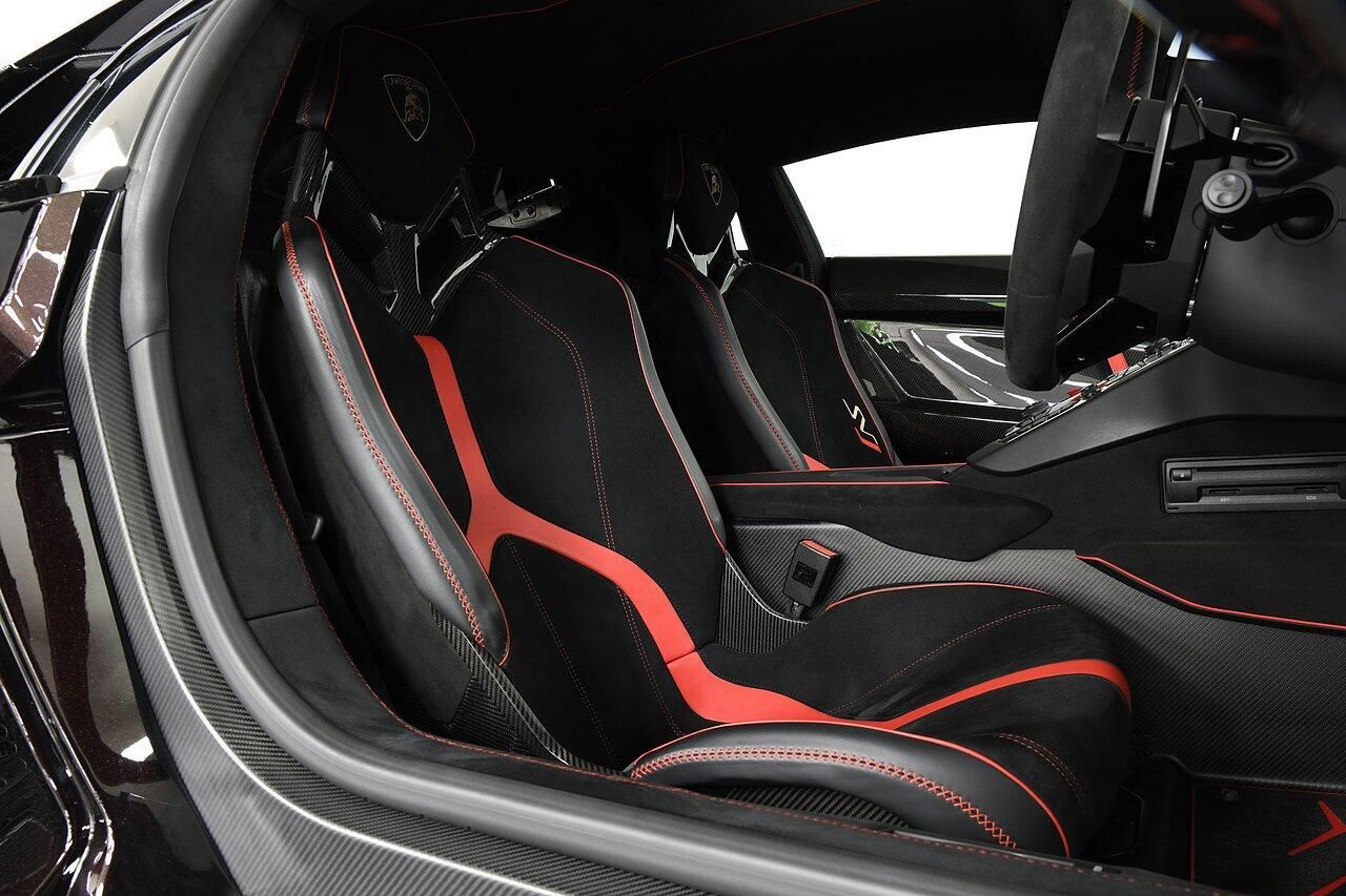 LAMBORGHINI AVENTADOR COUPE SPECIAL EDITION LP 770-4 SVJ 2dr ISR for sale UK - Slide 7