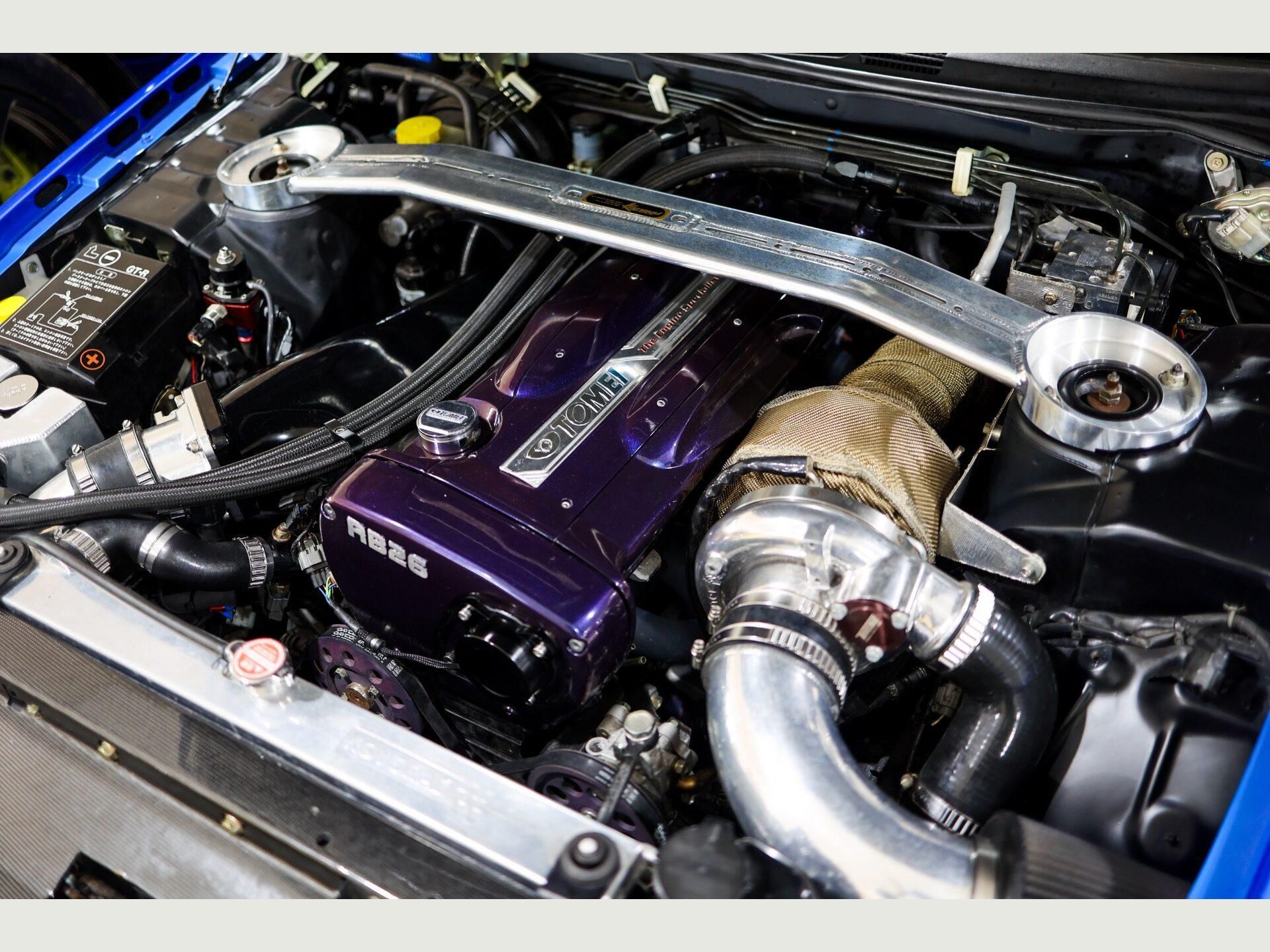 NISSAN SKYLINE GT-R V SPEC 2.6 Twin Turbo 2dr for sale UK - Slide 5