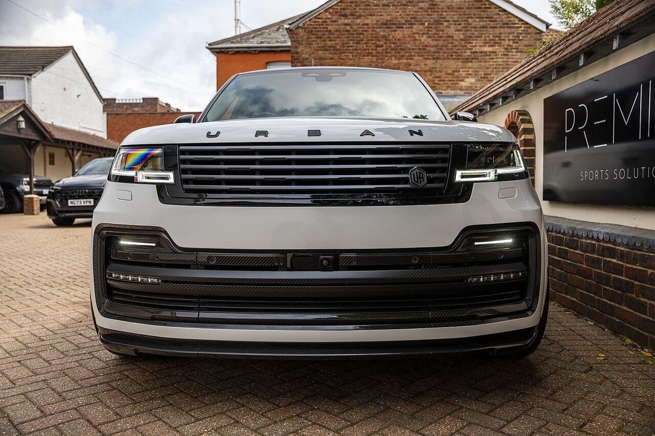 LAND ROVER RANGE ROVER DIESEL ESTATE 3.0 D350 Autobiography LWB 4dr Auto for sale UK - Slide 2