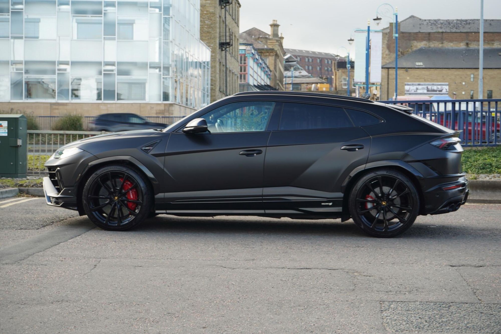 LAMBORGHINI URUS ESTATE 4.0T FSI V8 S 5dr Auto for sale UK - Slide 9