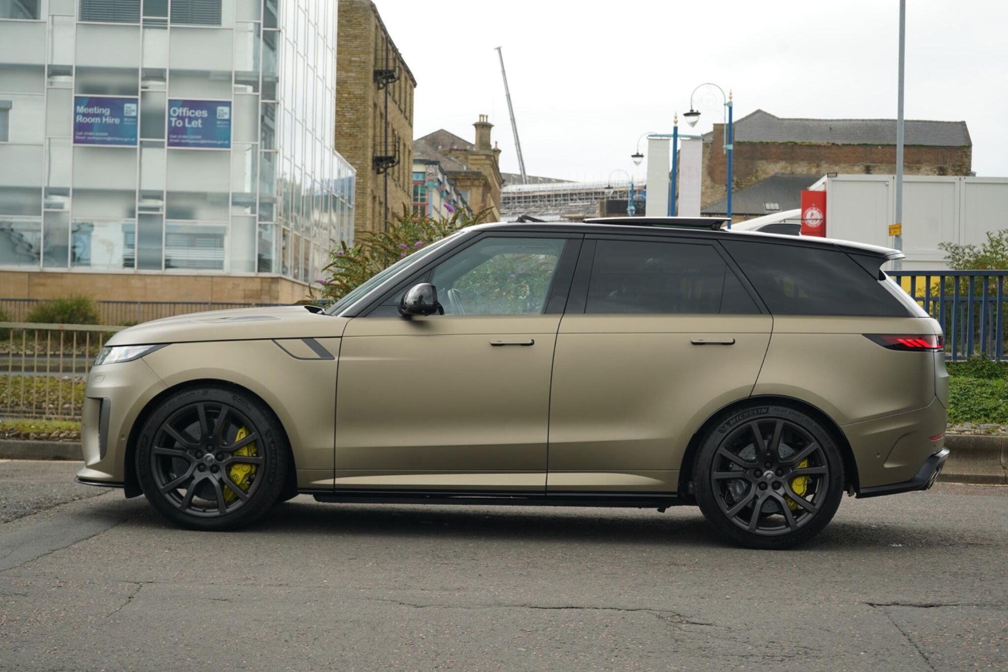 LAND ROVER RANGE ROVER SPORT ESTATE SPECIAL EDITIONS 4.4 P635 V8 SV Edition One 5dr Auto [Gloss] for sale UK - Slide 10