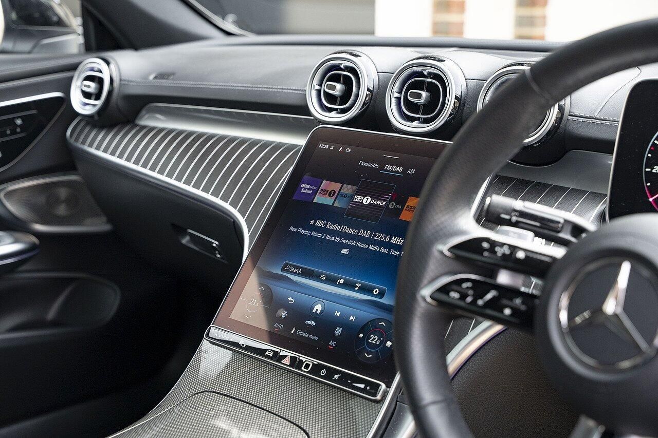 MERCEDES-BENZ CLE DIESEL COUPE CLE 220d AMG Line Premium Plus 2dr 9G-Tronic for sale UK - Slide 8