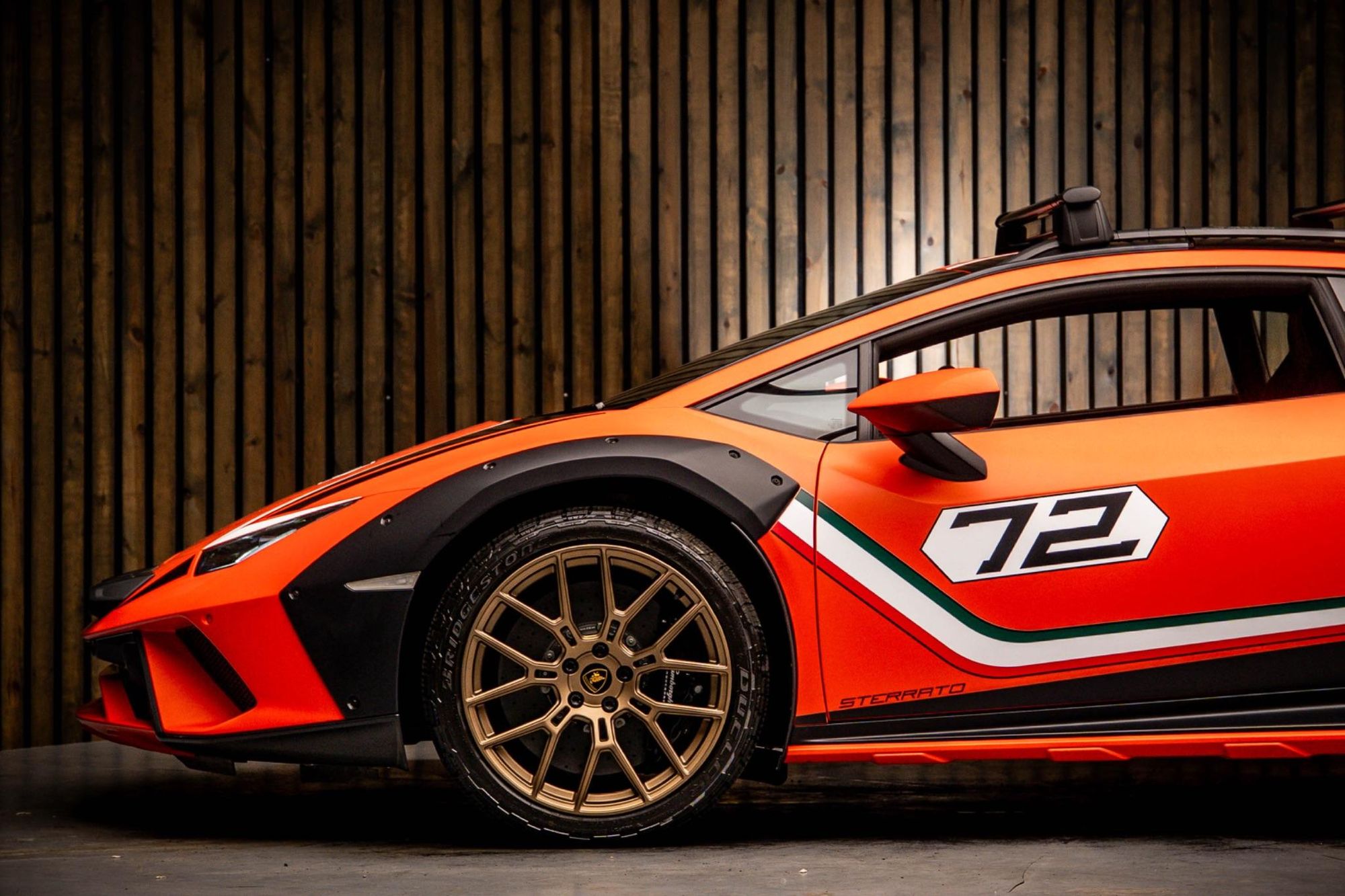 LAMBORGHINI HURACAN EVO COUPE 5.2 V10 610 Sterrato 2dr Auto AWD for sale UK - Slide 9