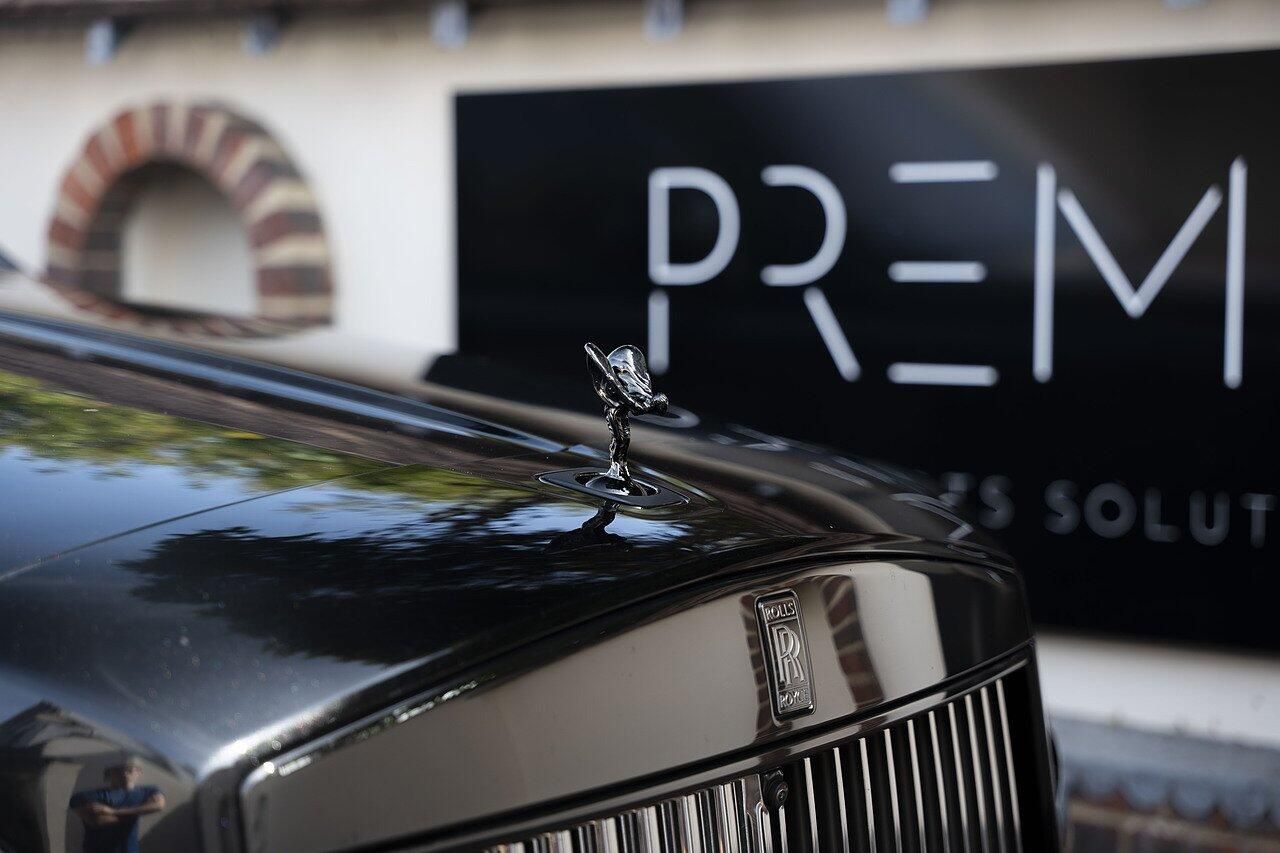 ROLLS-ROYCE CULLINAN ESTATE II Black Badge 5dr Auto for sale UK - Slide 7