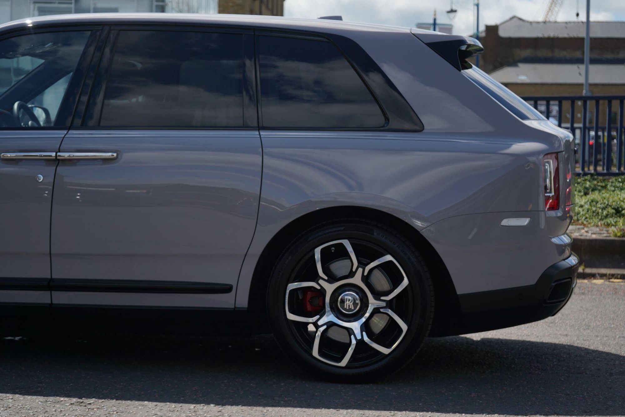 ROLLS-ROYCE CULLINAN ESTATE Black Badge 5dr Auto for sale UK - Slide 6