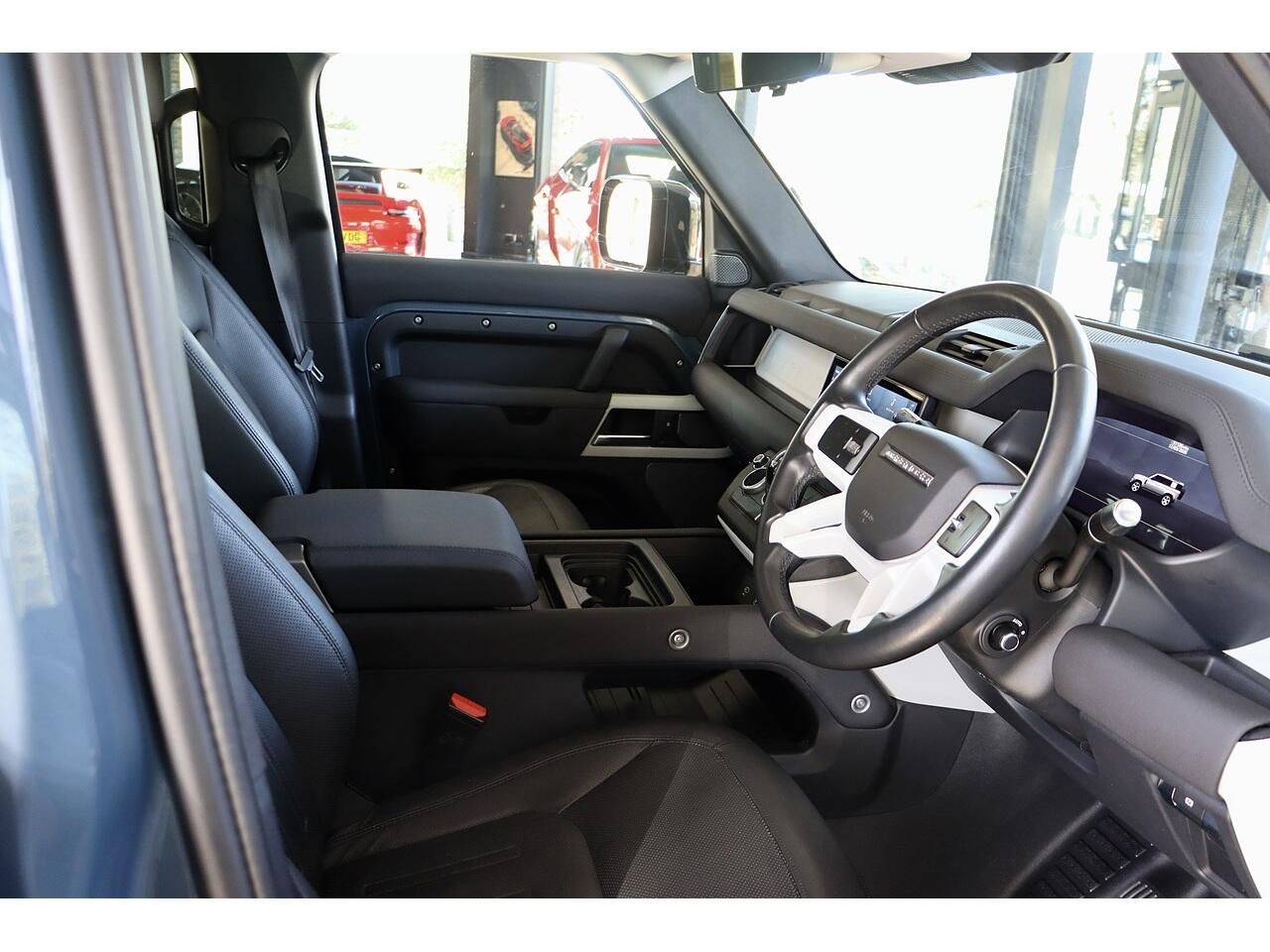 LAND ROVER DEFENDER DIESEL ESTATE 3.0 D200 SE 110 5dr Auto for sale UK - Slide 6