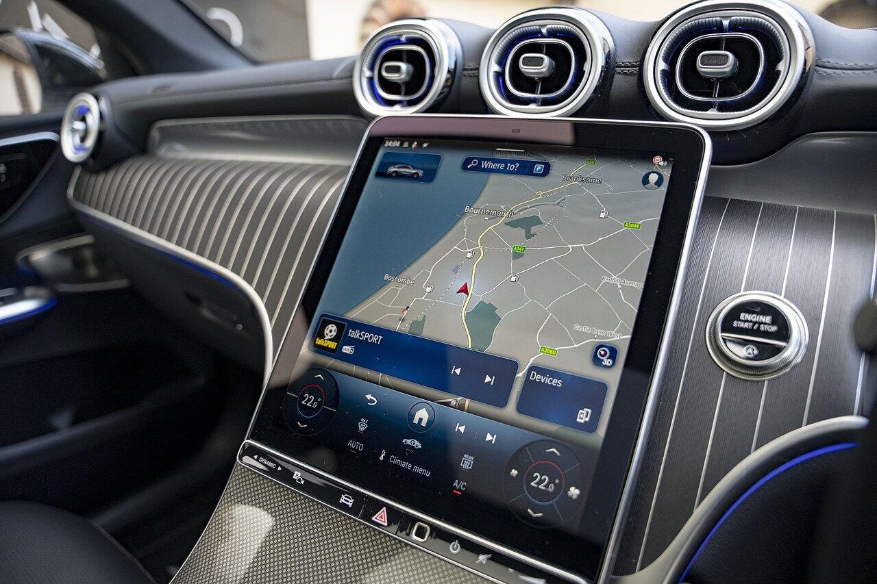 MERCEDES-BENZ GLC ESTATE GLC 300 4Matic AMG Line Premium Plus 5dr 9G-Tronic for sale UK - Slide 10