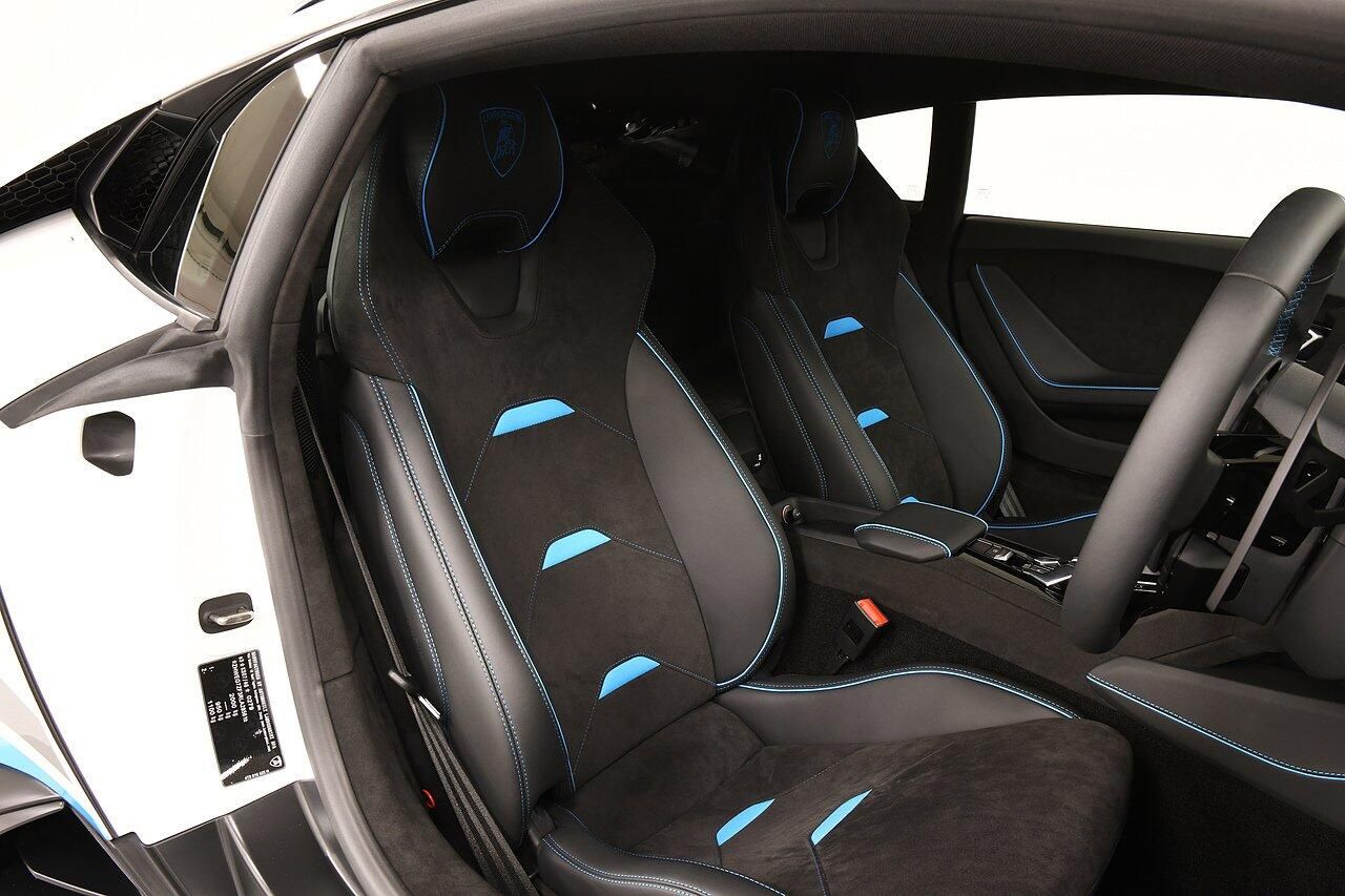 LAMBORGHINI HURACAN EVO COUPE 5.2 V10 610 Sterrato 2dr Auto AWD for sale UK - Slide 8