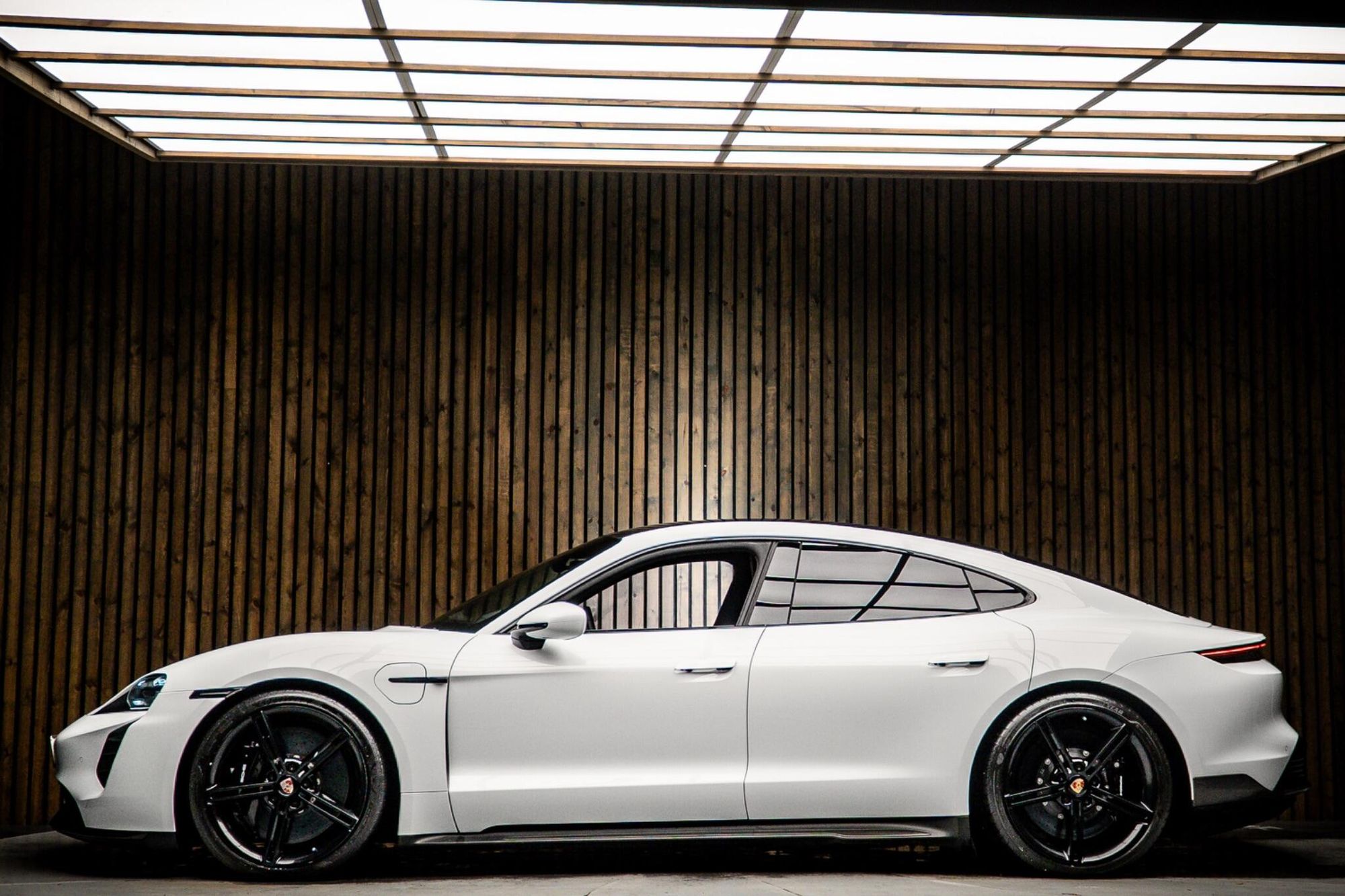 PORSCHE TAYCAN SALOON 560kW Turbo S 93kWh 4dr Auto for sale UK - Slide 8