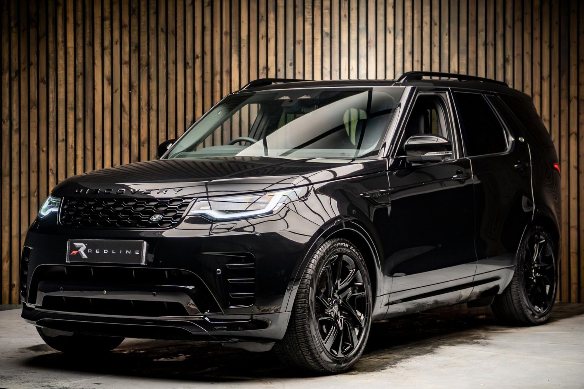 LAND ROVER DISCOVERY DIESEL SW 3.0 D300 Dynamic SE 5dr Auto for sale UK - Slide 8