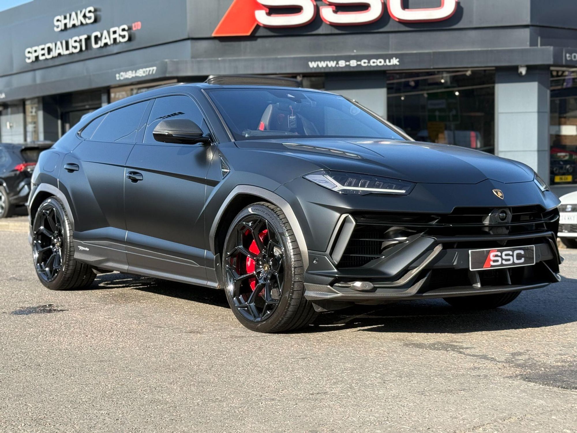 LAMBORGHINI URUS ESTATE 4.0T FSI V8 Performante 5dr Auto for sale UK - Slide 4
