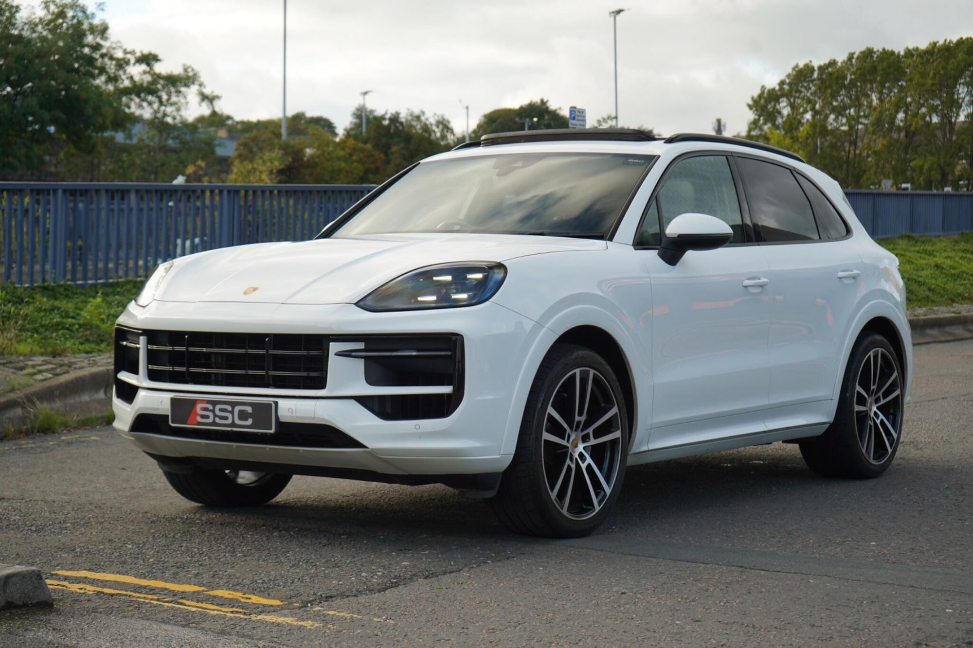 Porsche Cayenne 3.0 V6 Black Edition Tiptronic S 5 Door Auto for sale UK - Slide 7