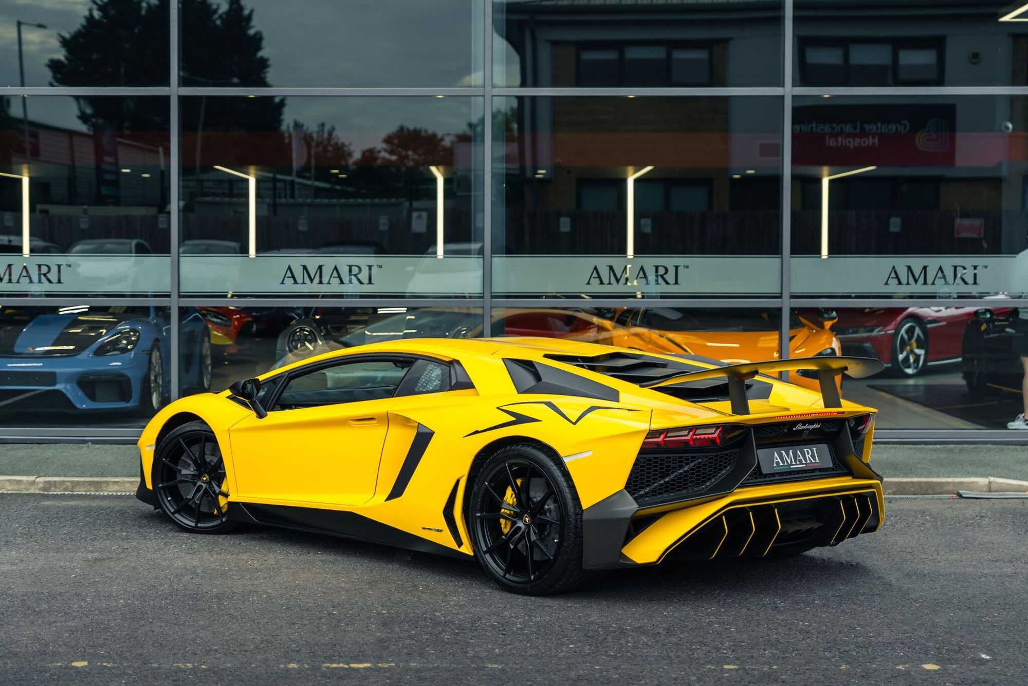 LAMBORGHINI AVENTADOR COUPE LP 750-4 Superveloce 2dr ISR for sale UK - Slide 4