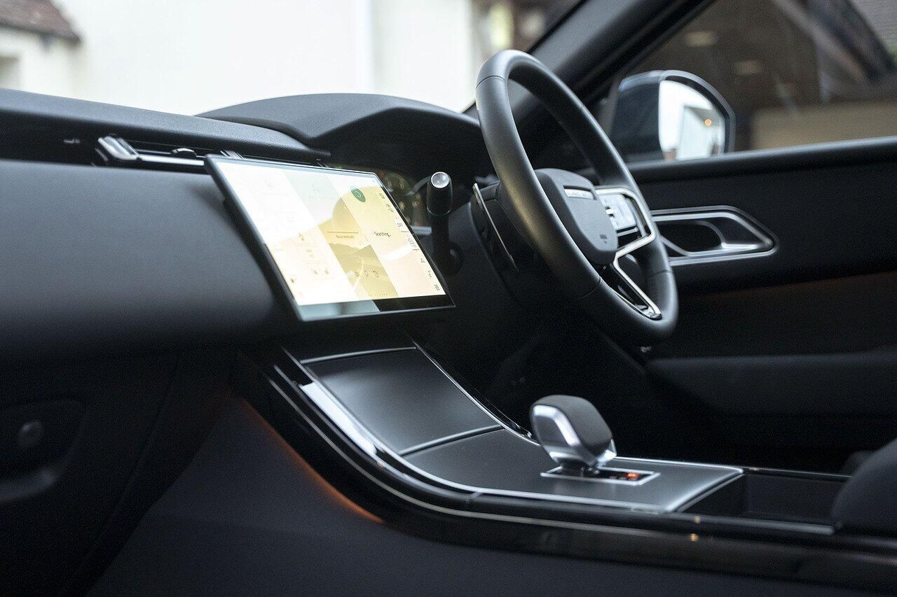 LAND ROVER RANGE ROVER VELAR DIESEL ESTATE 3.0 D300 MHEV Dynamic SE 5dr Auto for sale UK - Slide 8