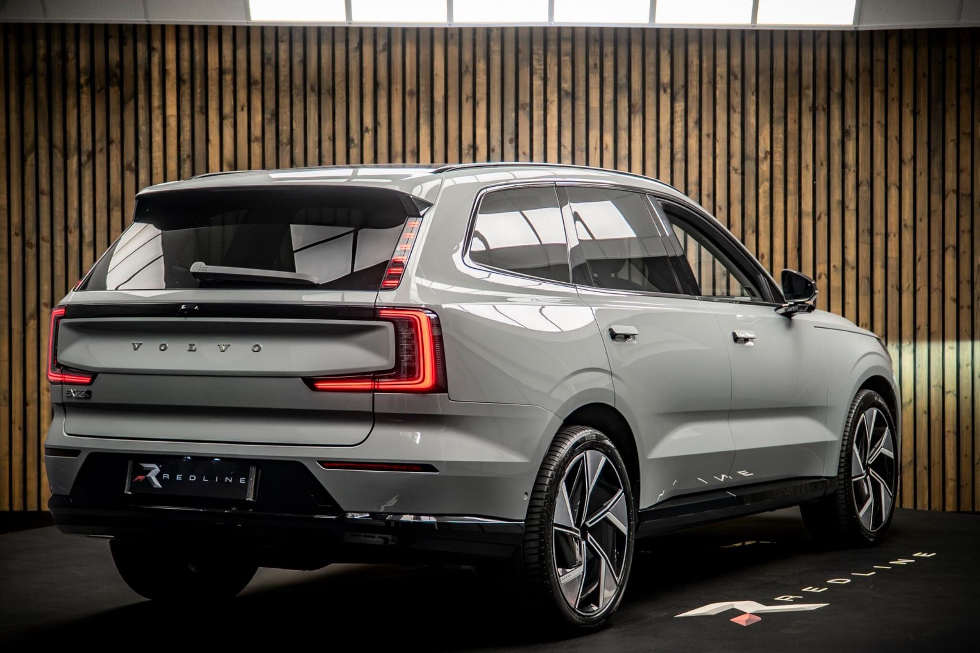 VOLVO EX90 ESTATE 300kW Twin Motor Ultra 111kWh 5dr Auto for sale UK - Slide 4
