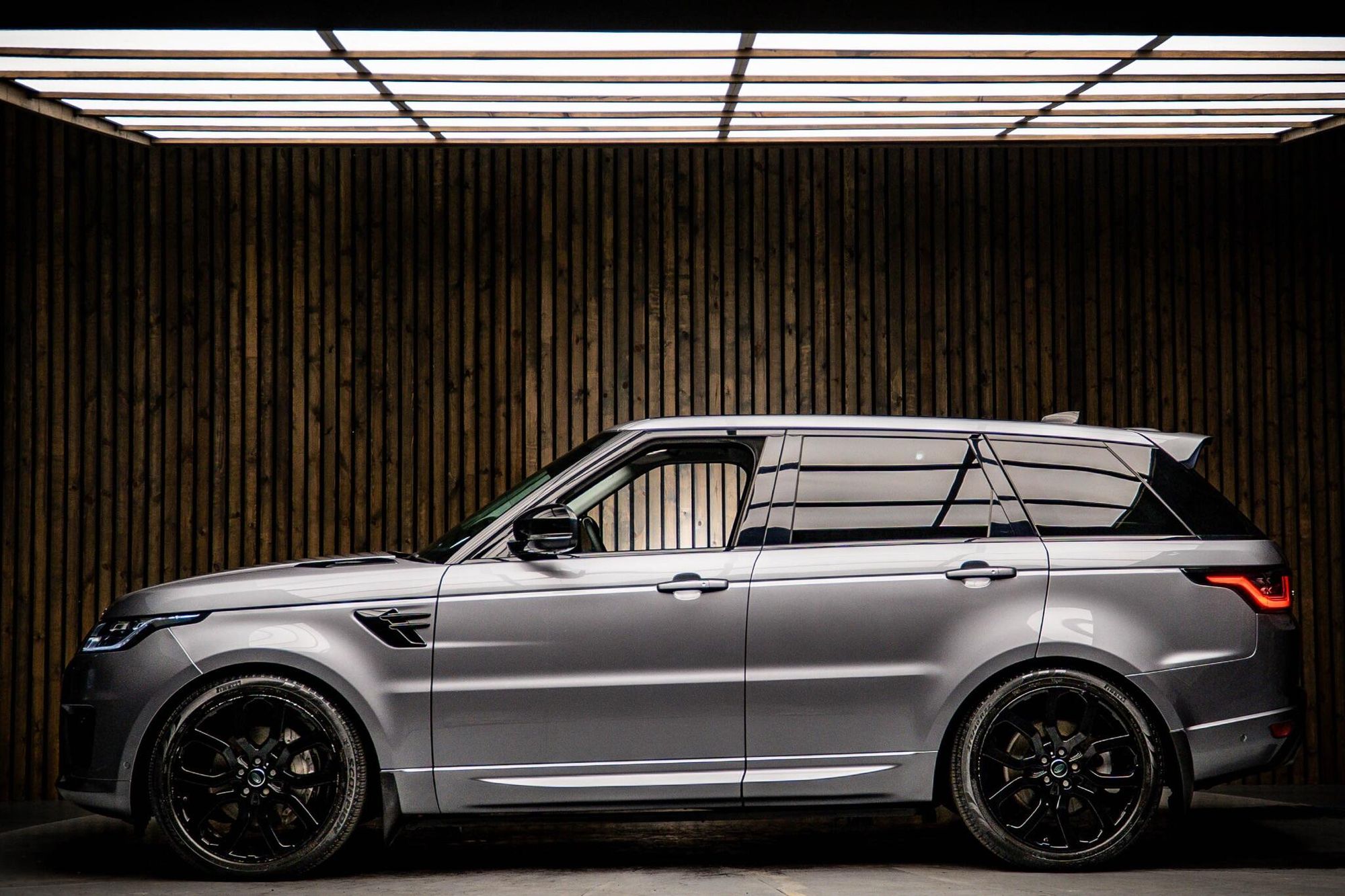 LAND ROVER RANGE ROVER SPORT DIESEL ESTATE 3.0 D300 Autobiography Dynamic 5dr Auto for sale UK - Slide 7