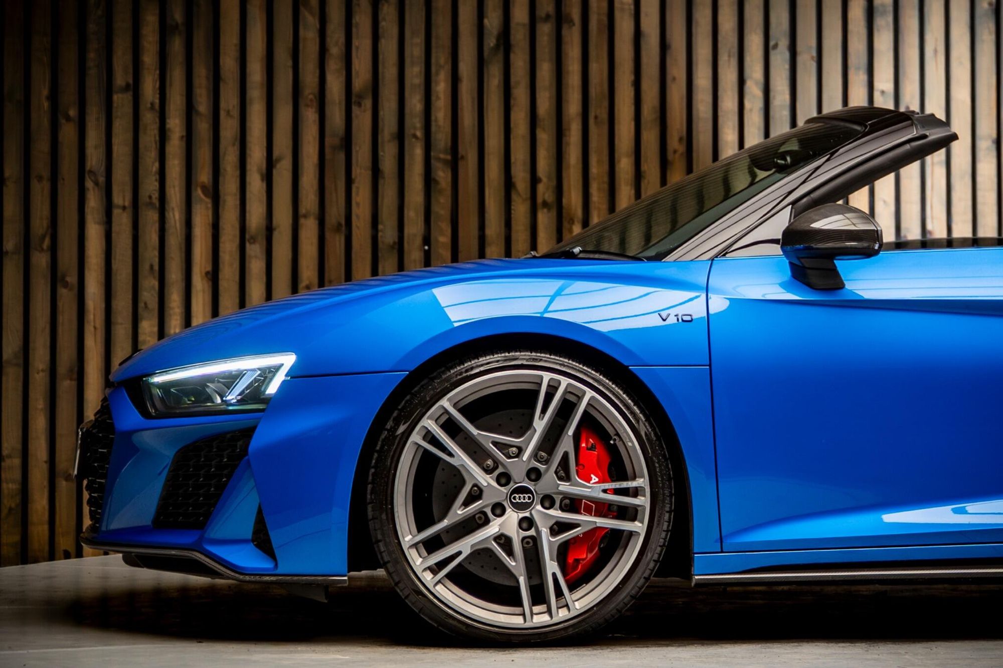 AUDI R8 SPYDER 5.2 V10 Quattro Performance Ed Carbon 2dr S Tronic for sale UK - Slide 9