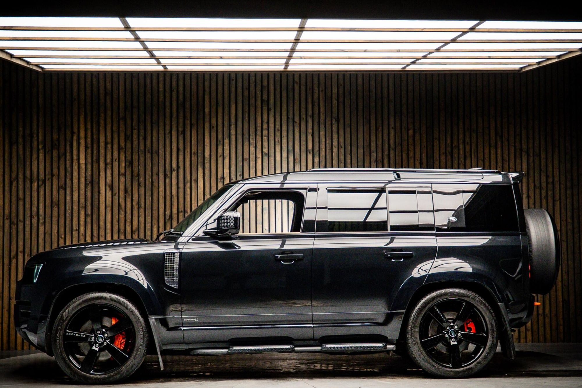 LAND ROVER DEFENDER ESTATE 3.0 P400 X 110 5dr Auto for sale UK - Slide 7