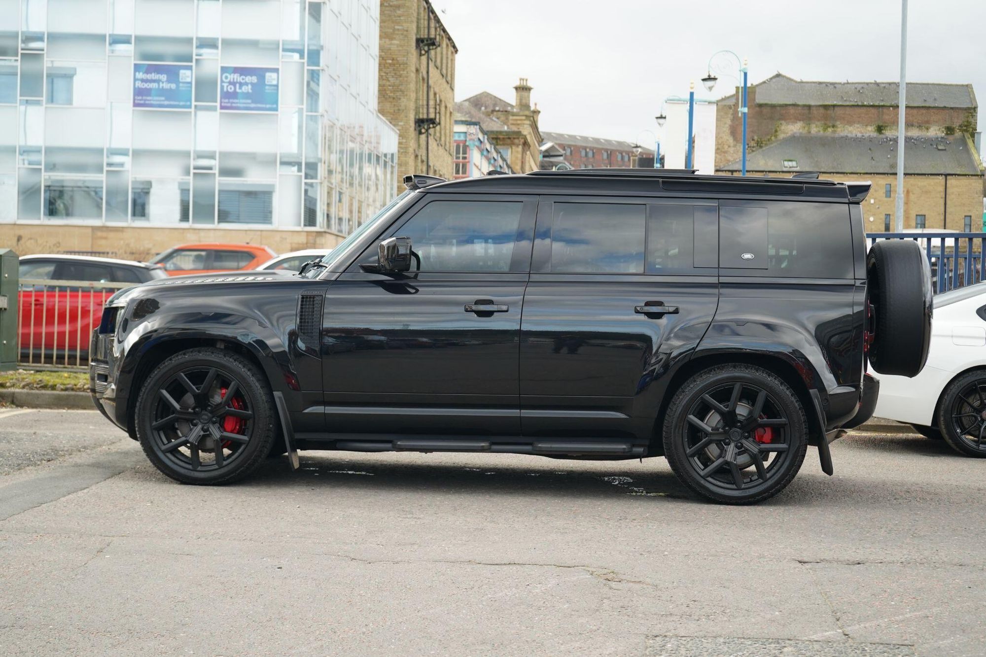 LAND ROVER DEFENDER ESTATE SPECIAL EDITIONS 3.0 P400 XS Edition 110 5dr Auto for sale UK - Slide 8