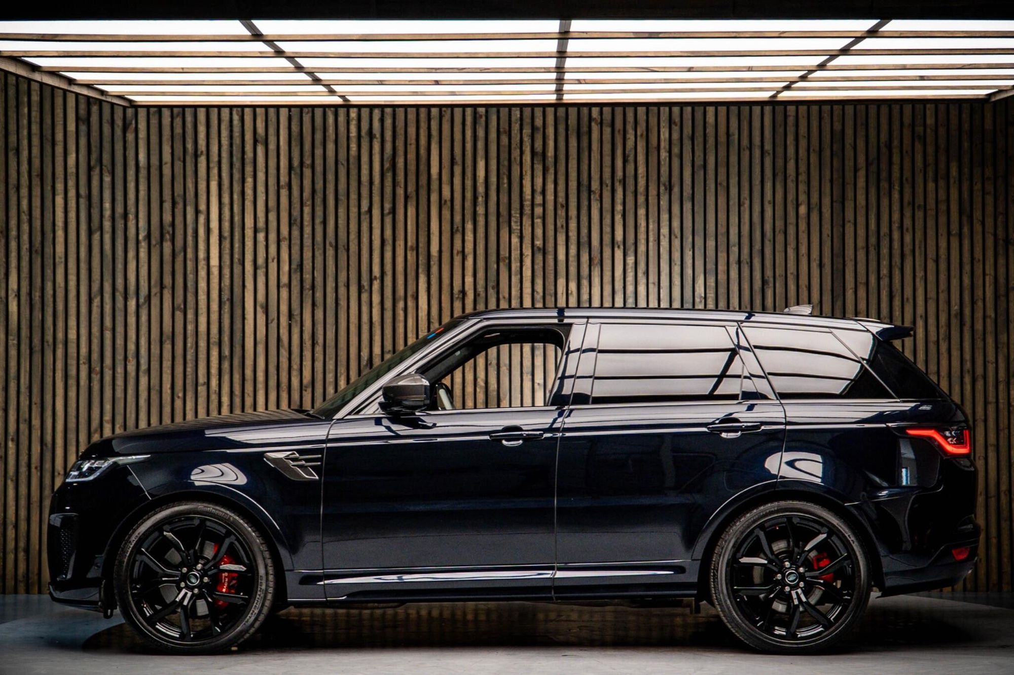LAND ROVER RANGE ROVER SPORT ESTATE 5.0 P575 S/C SVR Carbon Edition 5dr Auto for sale UK - Slide 7