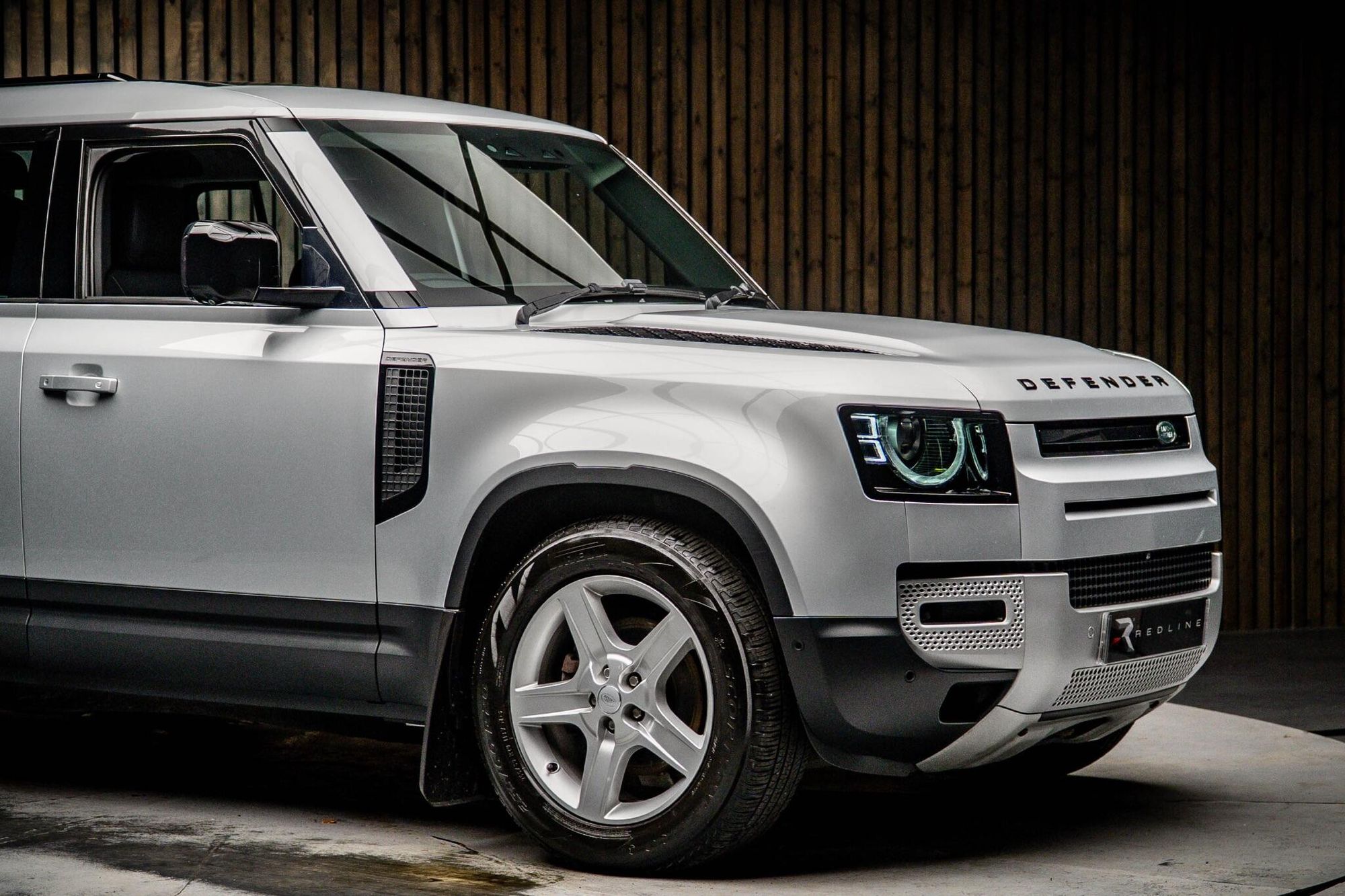 LAND ROVER DEFENDER DIESEL ESTATE 3.0 D200 SE 110 5dr Auto for sale UK - Slide 10