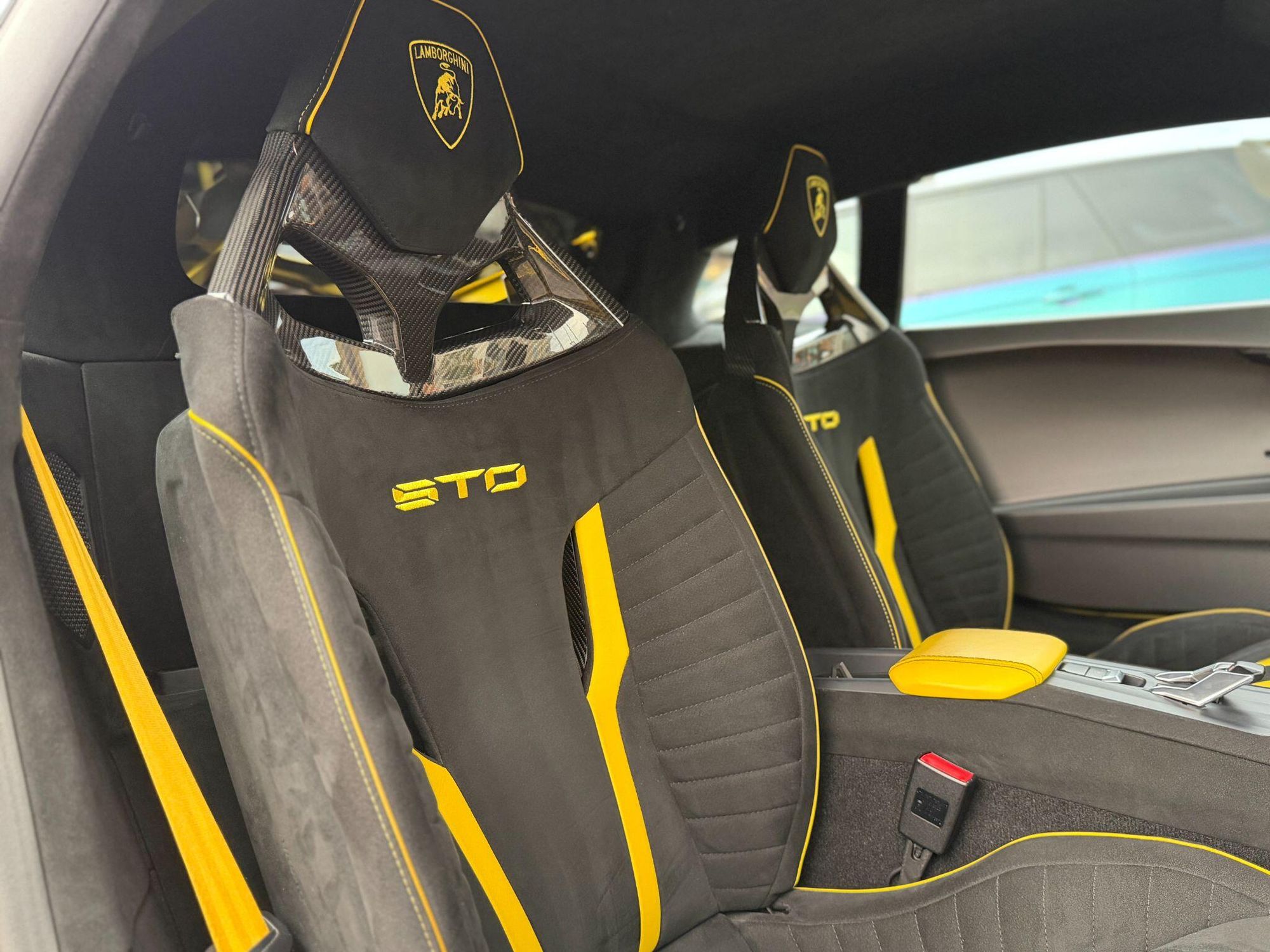 LAMBORGHINI HURACAN EVO COUPE 5.2 V10 640 STO 2dr Auto for sale UK - Slide 3