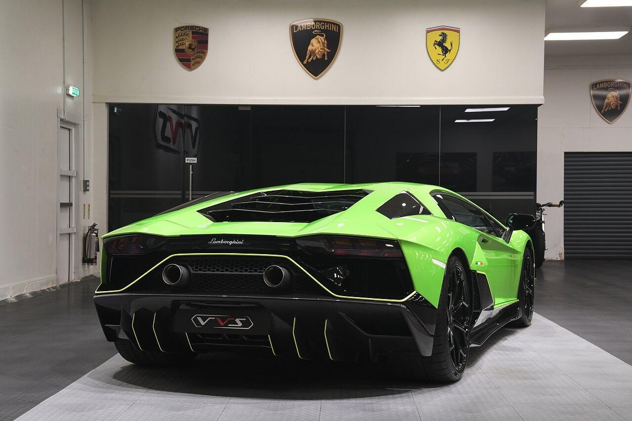 LAMBORGHINI AVENTADOR COUPE LP 780-4 Ultimae 2dr ISR for sale UK - Slide 3