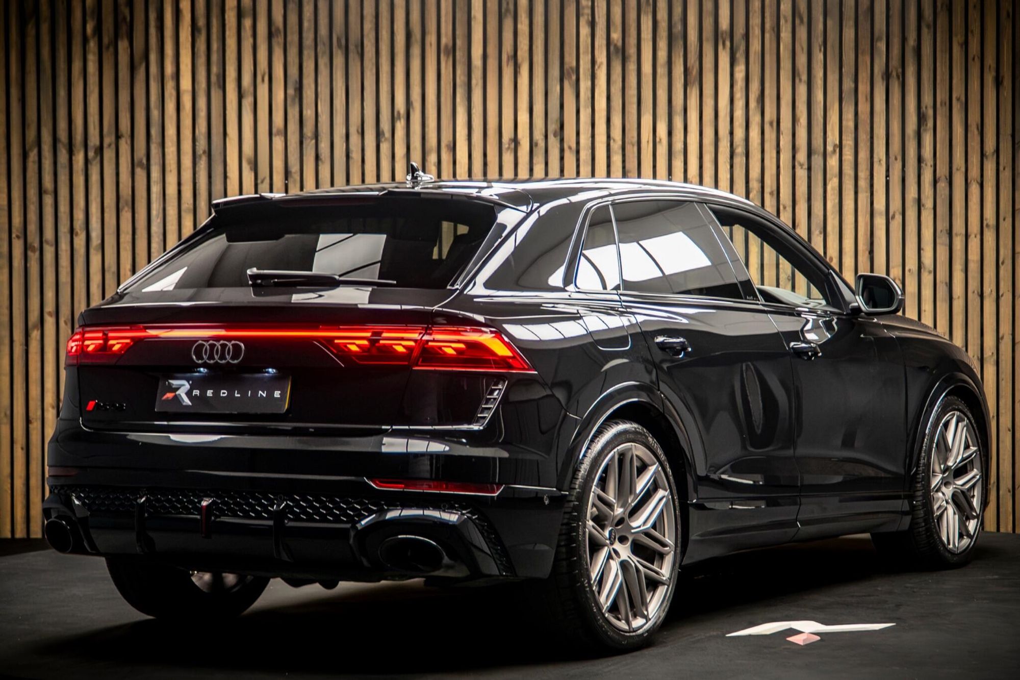 AUDI Q8 ESTATE SPECIAL EDITIONS SQ8 TFSI Quattro Launch Edition 5dr Tiptronic for sale UK - Slide 4