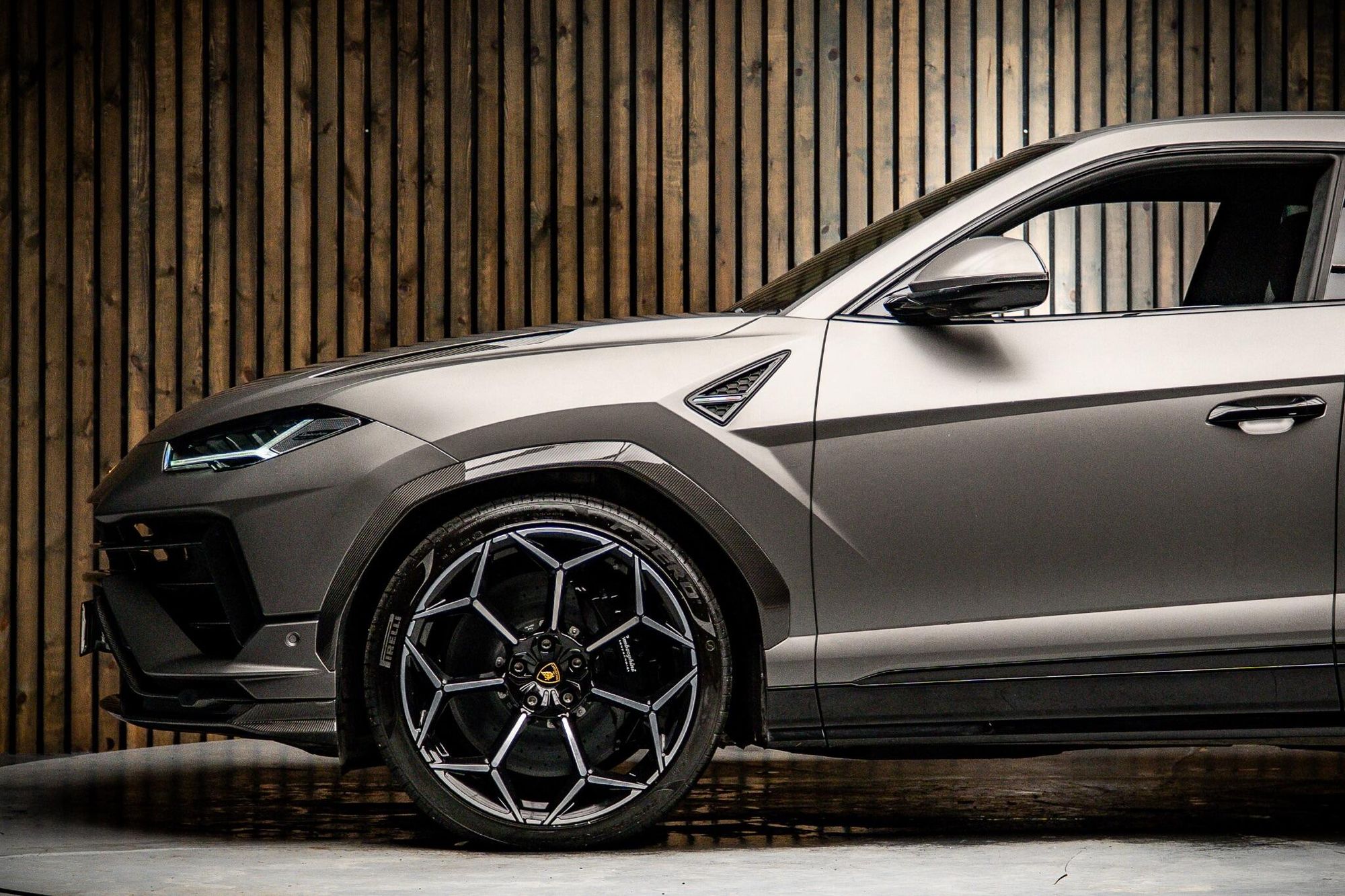LAMBORGHINI URUS ESTATE 4.0T FSI V8 Performante 5dr Auto for sale UK - Slide 9