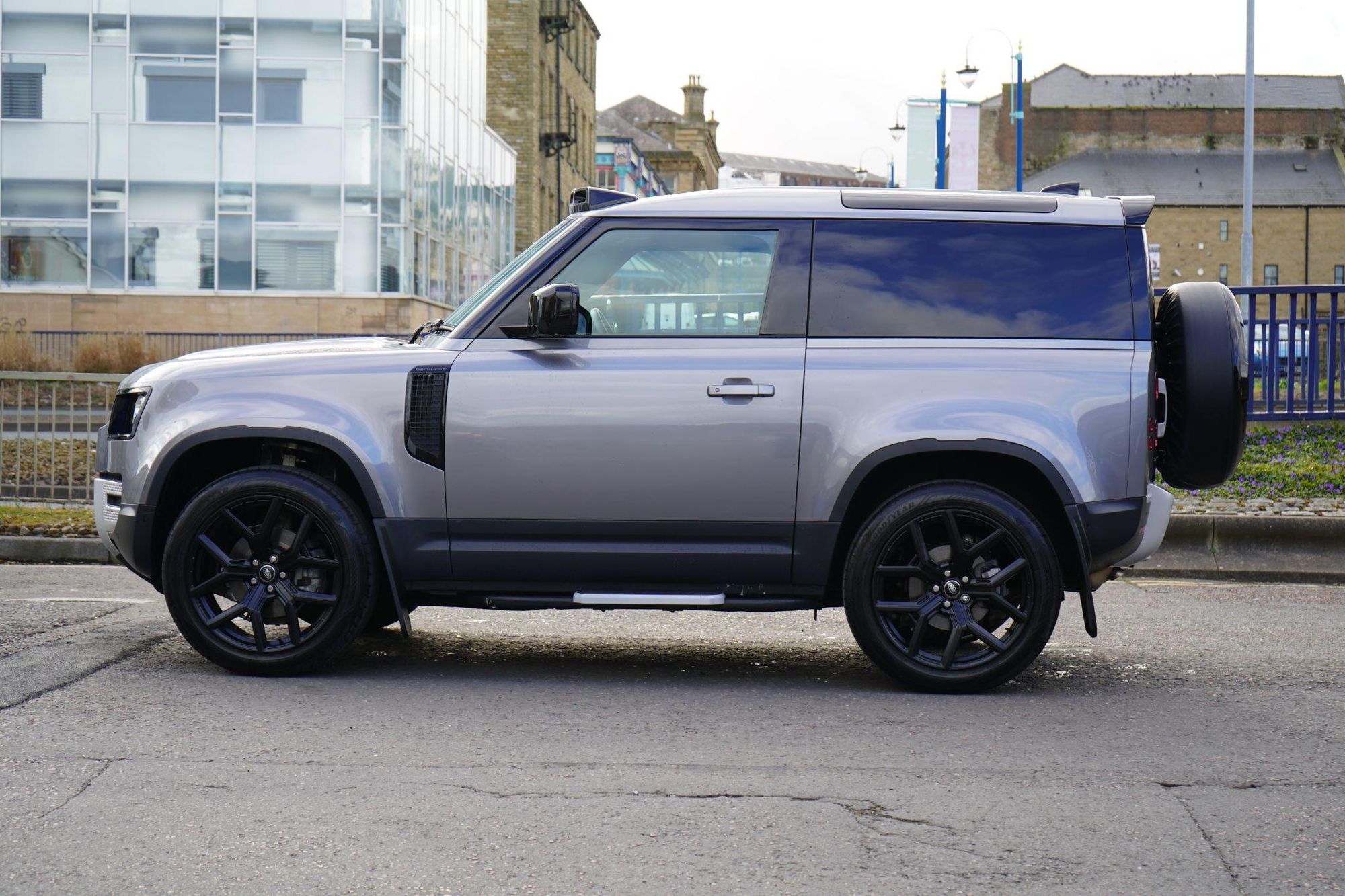 Land Rover Defender 90 Hard Top 3.0 D250 Mhev S 2Seat Diesel 3 Door Auto for sale UK - Slide 7