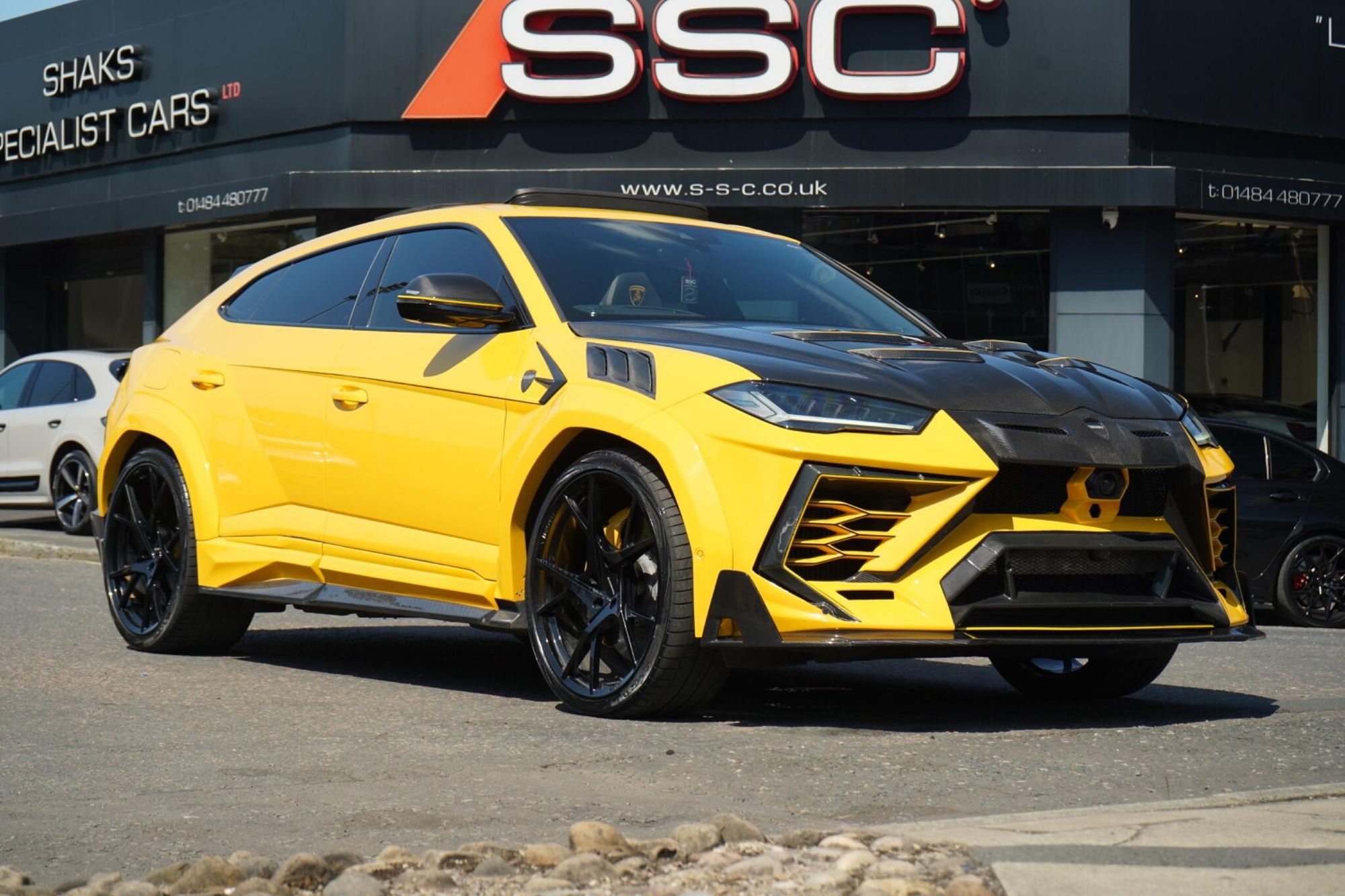 LAMBORGHINI URUS ESTATE 4.0T FSI V8 5dr Auto for sale UK - Slide 4