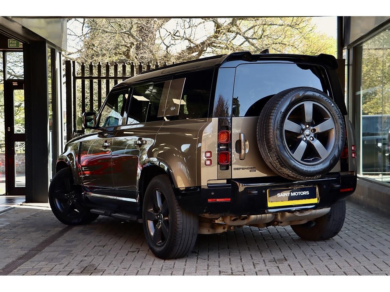 LAND ROVER DEFENDER DIESEL ESTATE 3.0 D300 X-Dynamic HSE 110 5dr Auto for sale UK - Slide 10