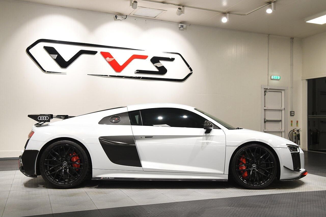 AUDI R8 COUPE 5.2 FSI V10 Plus Quattro 2dr S Tronic for sale UK - Slide 2