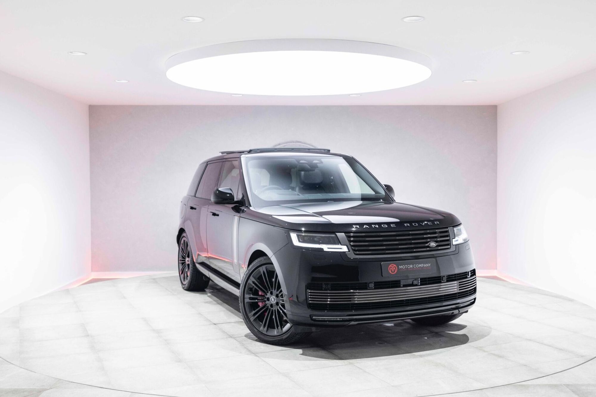 LAND ROVER RANGE ROVER ESTATE 4.4 P615 V8 SV 4dr Auto for sale UK - Slide 5