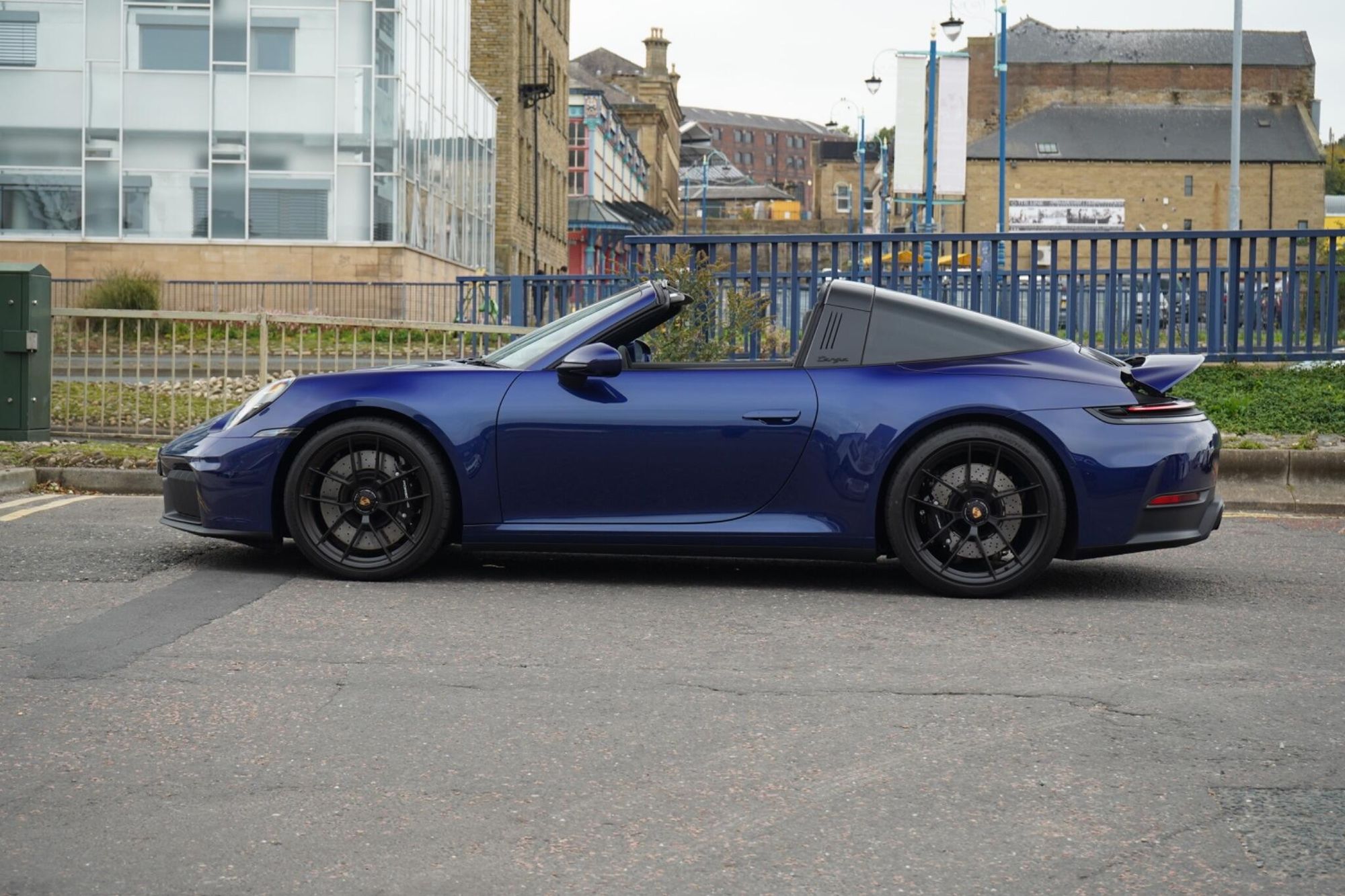PORSCHE 911 [992] CARRERA 4 CABRIOLET GTS t-Hybrid 2dr PDK for sale UK - Slide 8